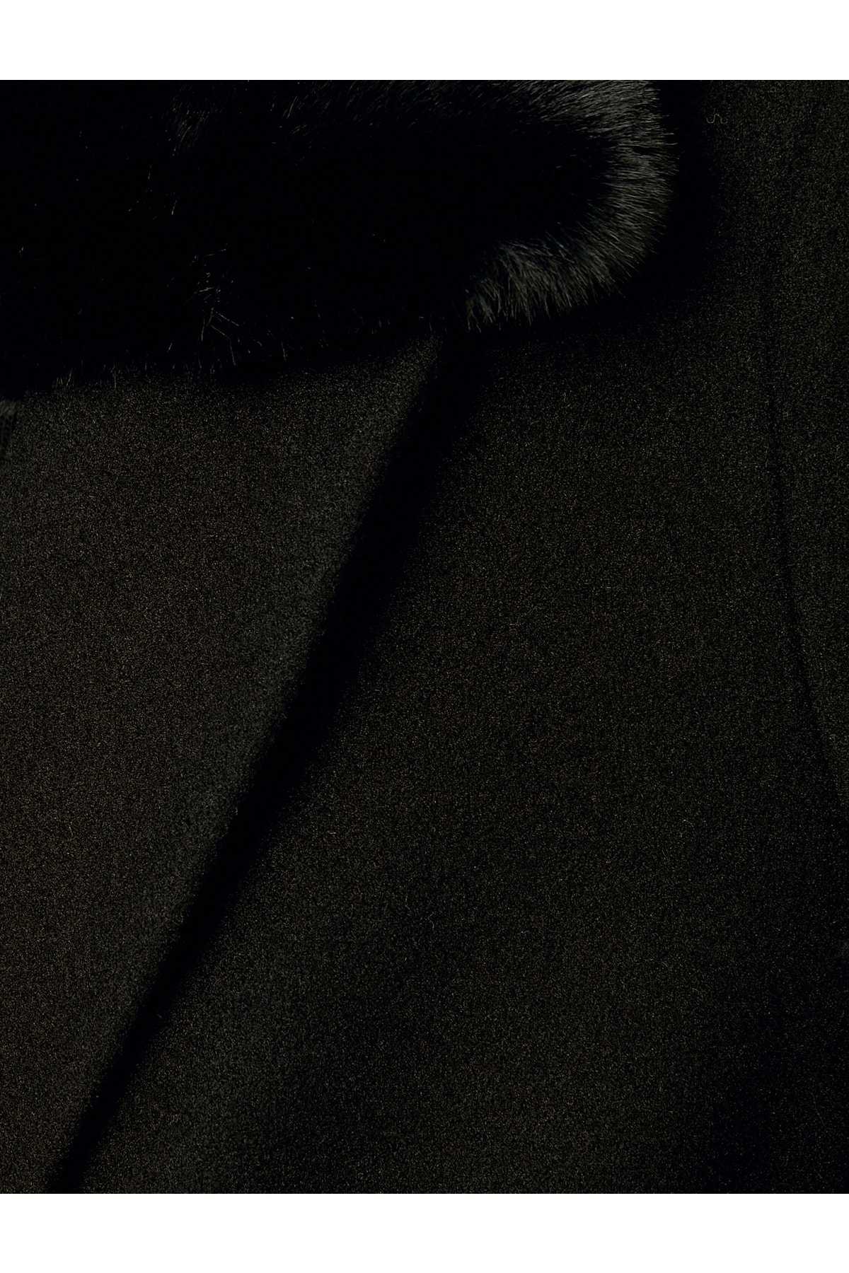 یقه جیبی کت دوخته شده با جزئیات