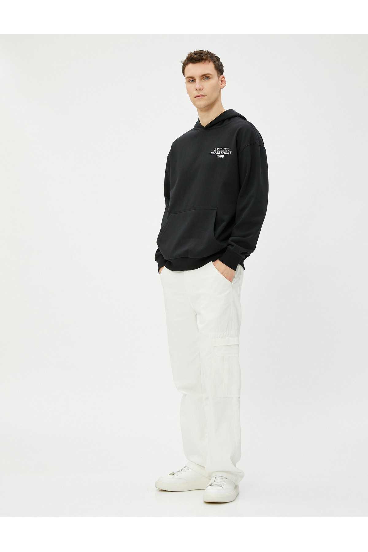 سویشرت کالج با چاپ جیب کانگورویی با جزئیات