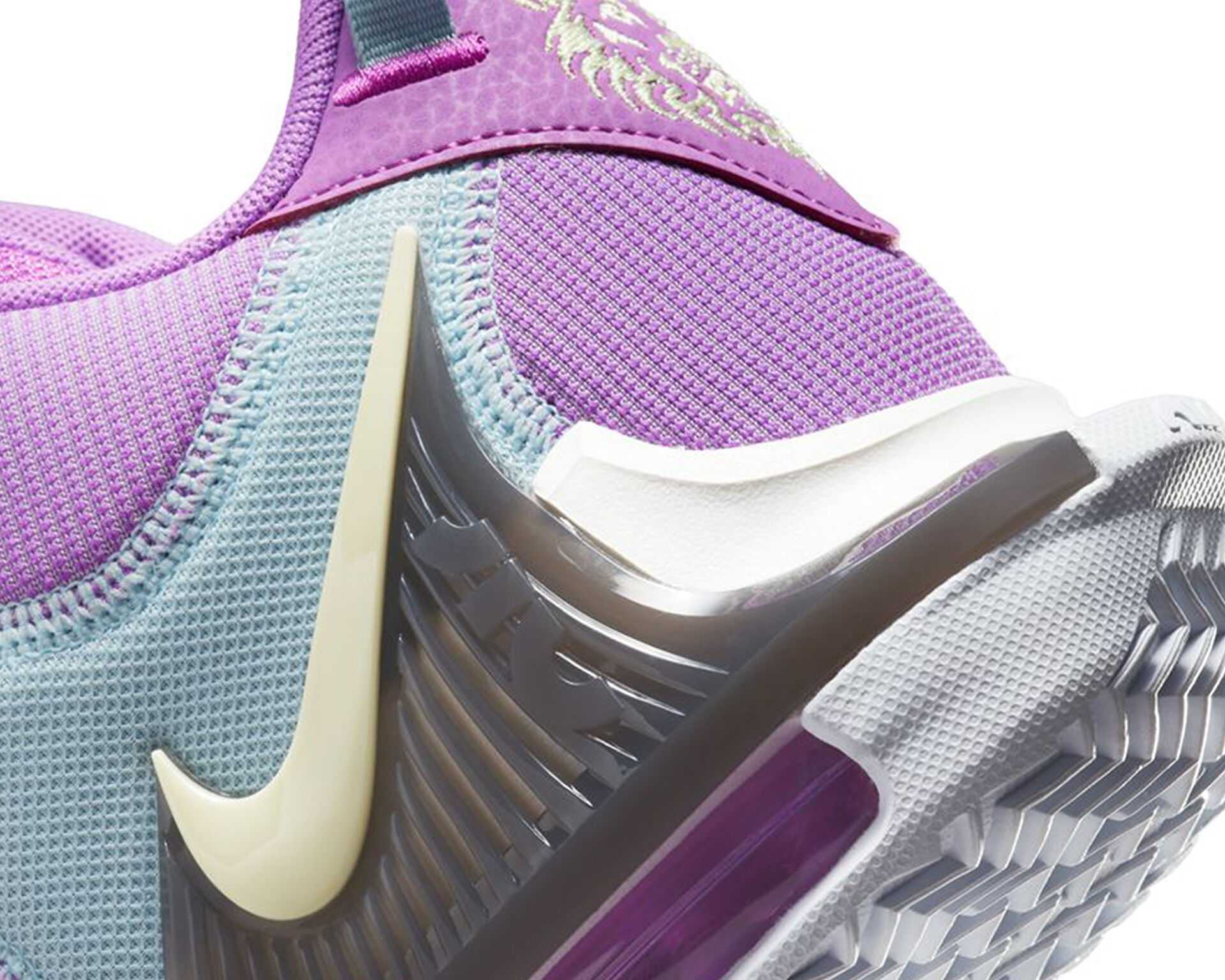 کفش های بسکتبال Lebron Witness Vii