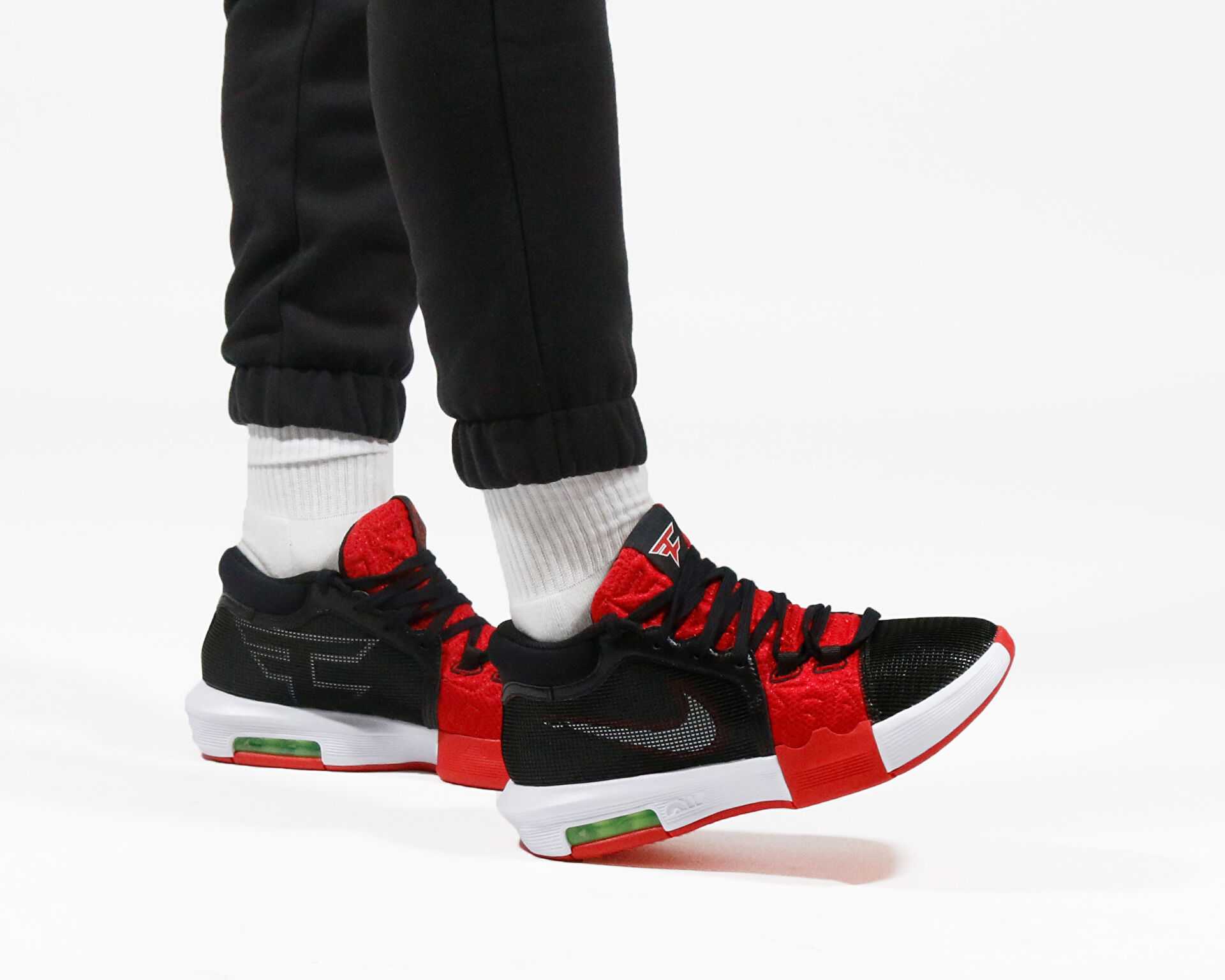 کفش های بسکتبال Lebron Witness Vii