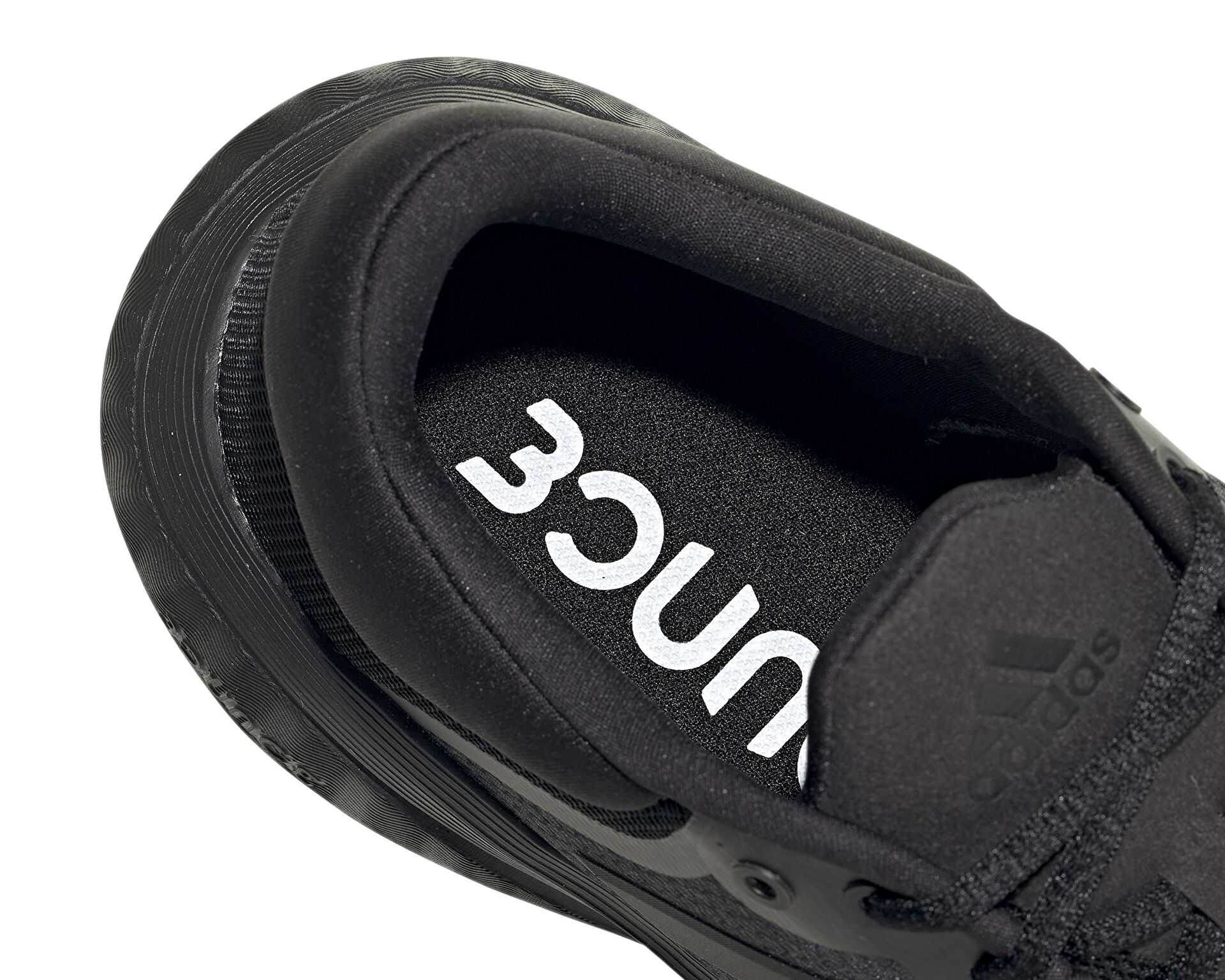 کفش های روزانه Adidas Response Cl W