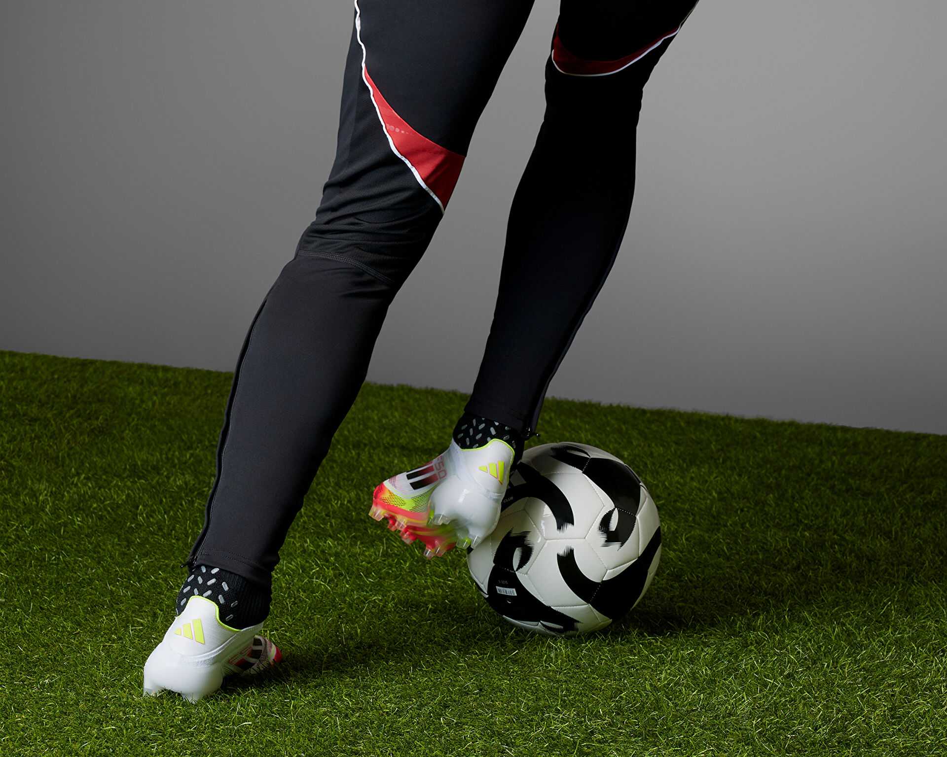 کفش های زمینی شرکت فوتبال Adidas F50 Elite Fg Messi