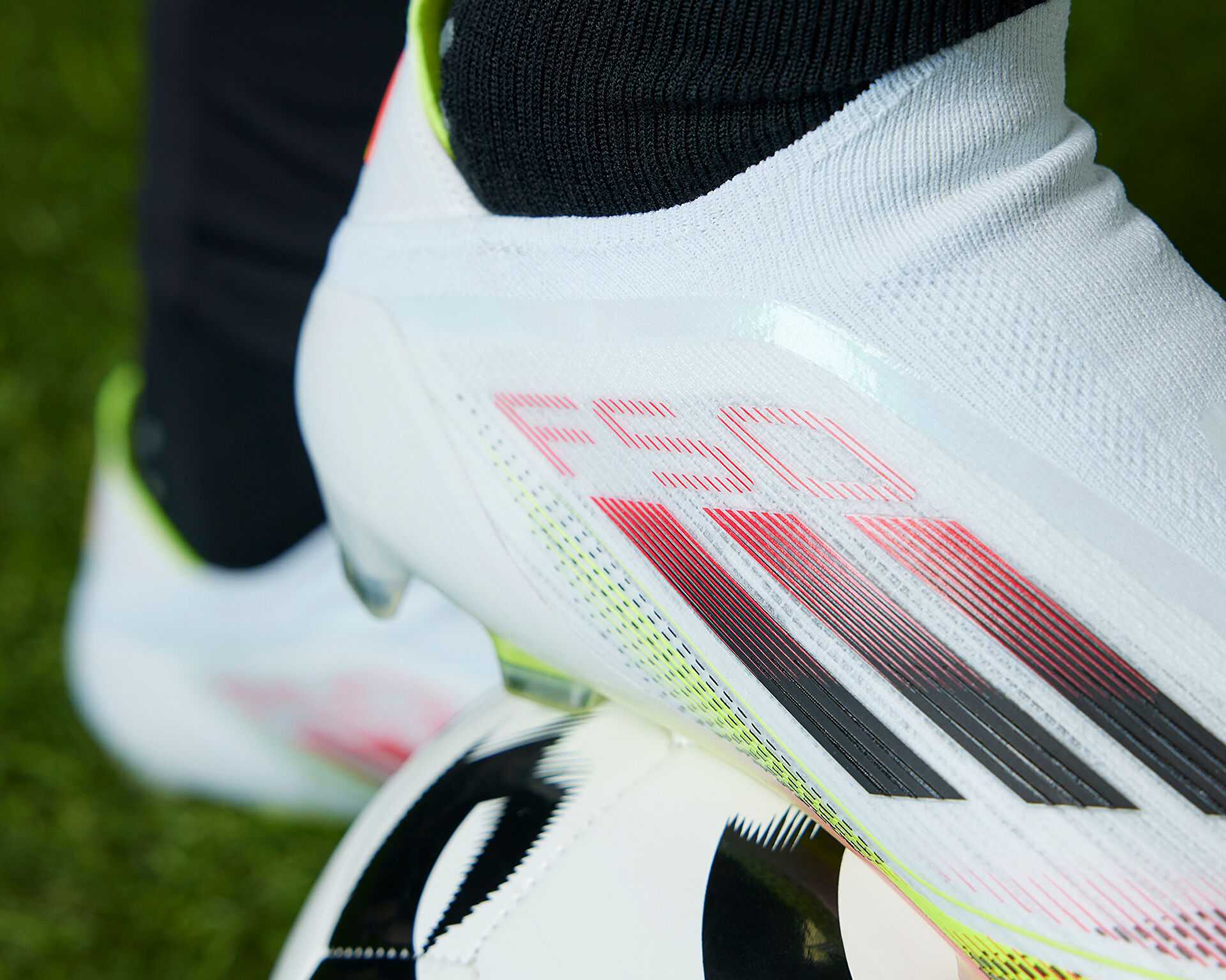 کفش های زمینی شرکت فوتبال Adidas F50 Elite Fg Messi