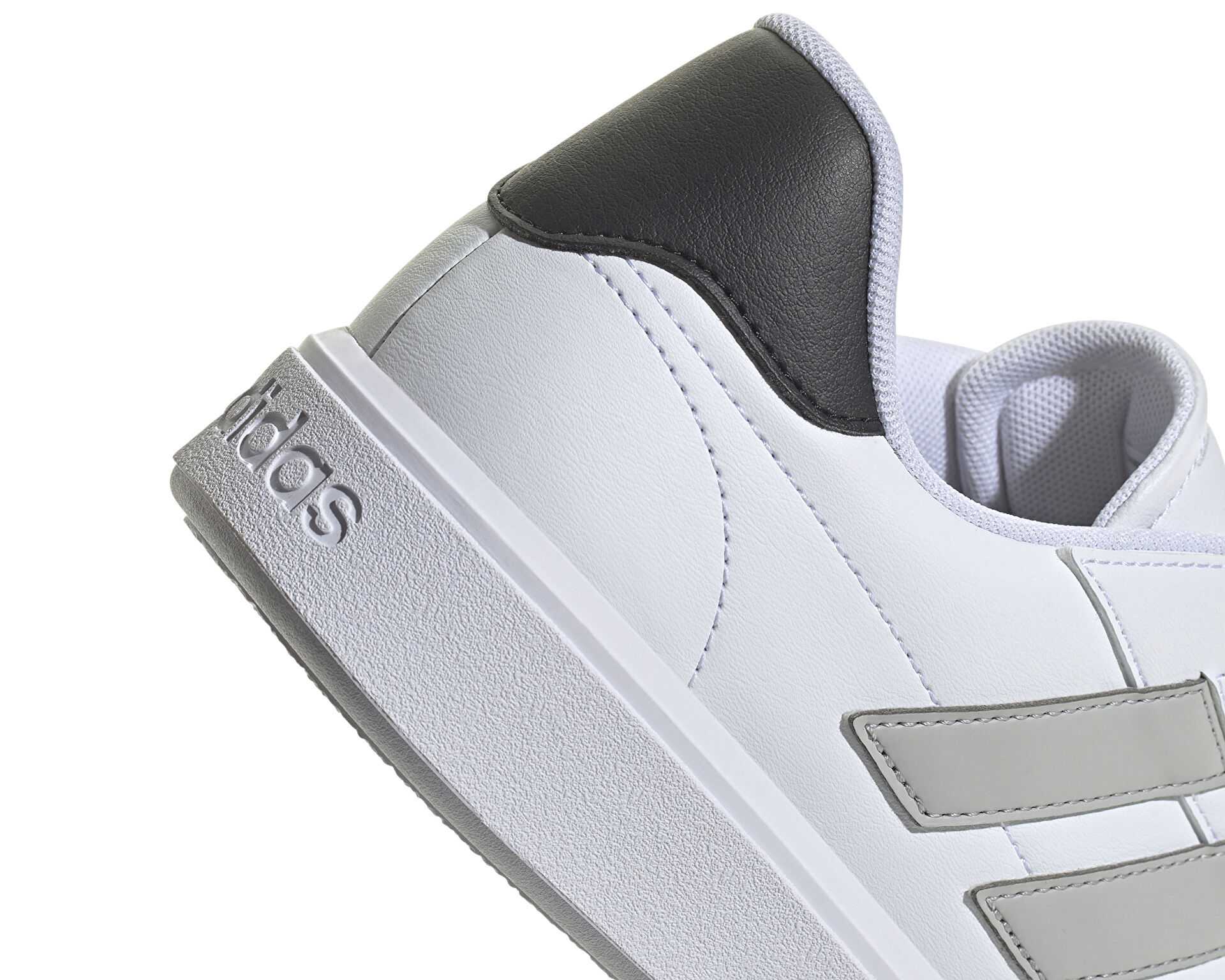 کفش های روزانه Adidas Courtblock