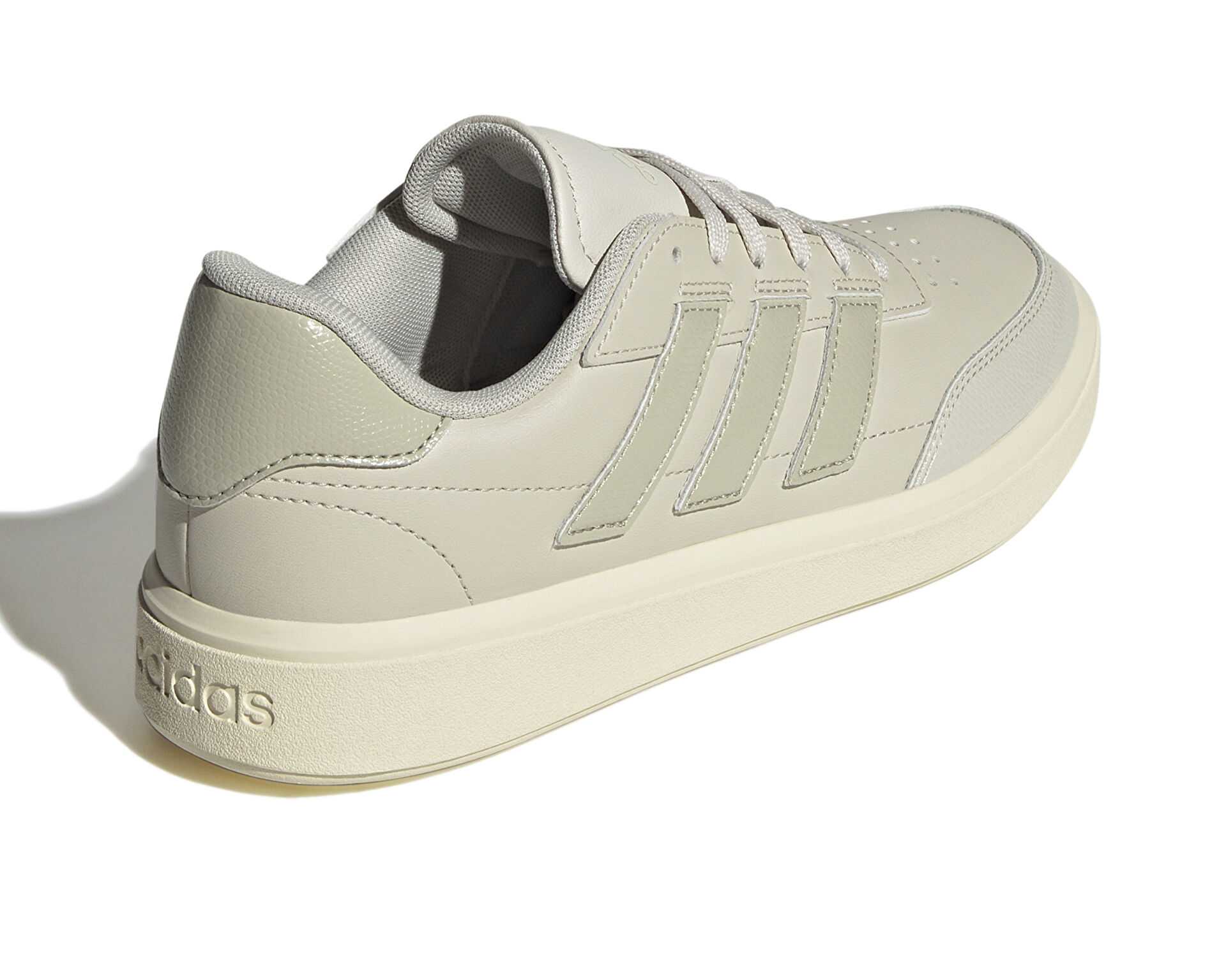 کفش های روزانه Adidas Courtblock