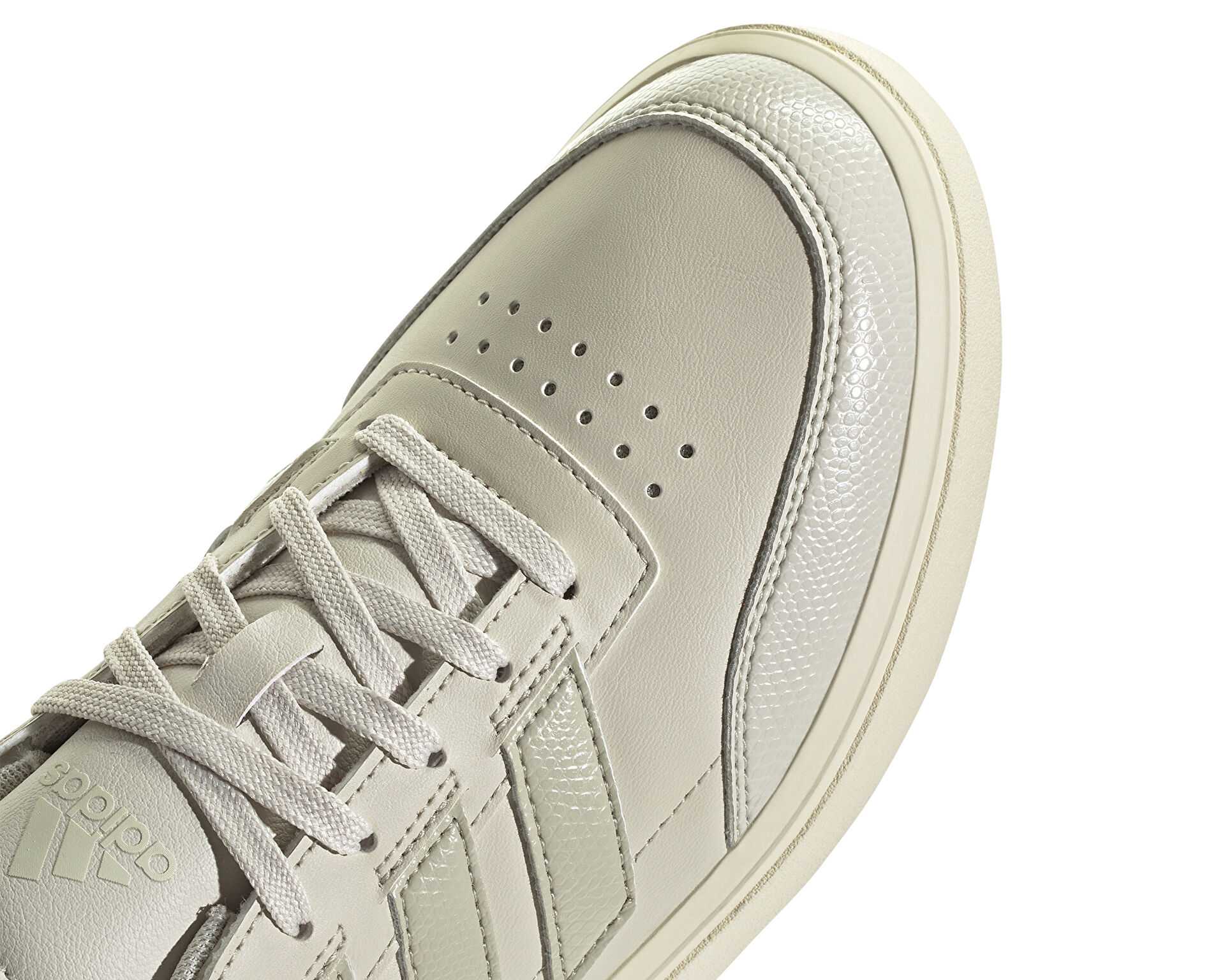 کفش های روزانه Adidas Courtblock