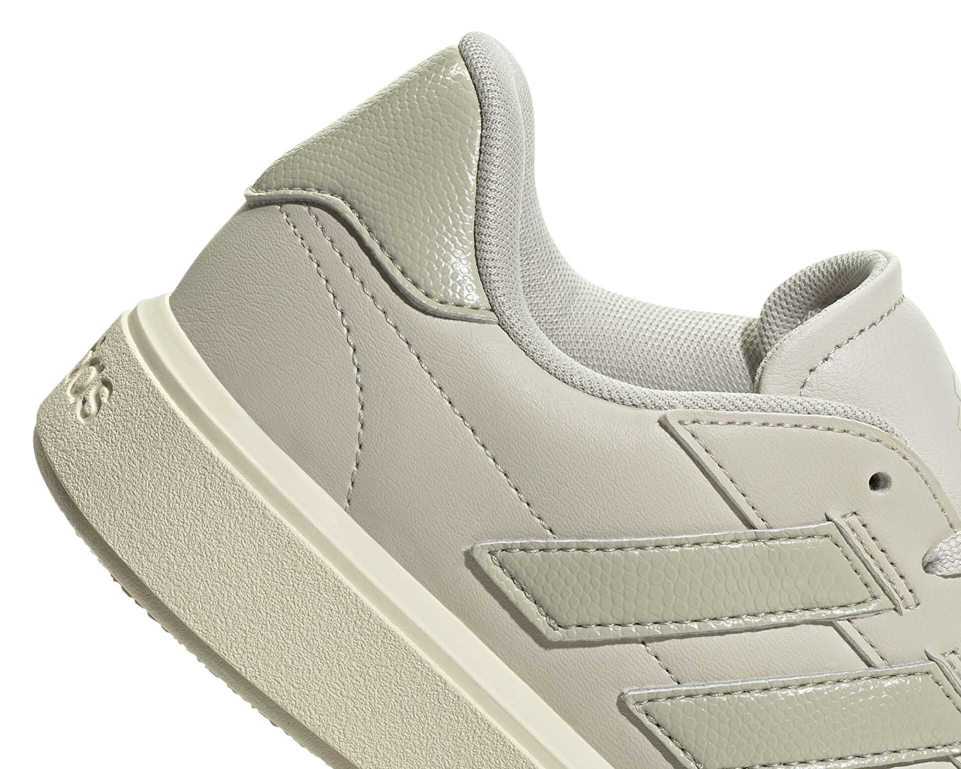 کفش های روزانه Adidas Courtblock