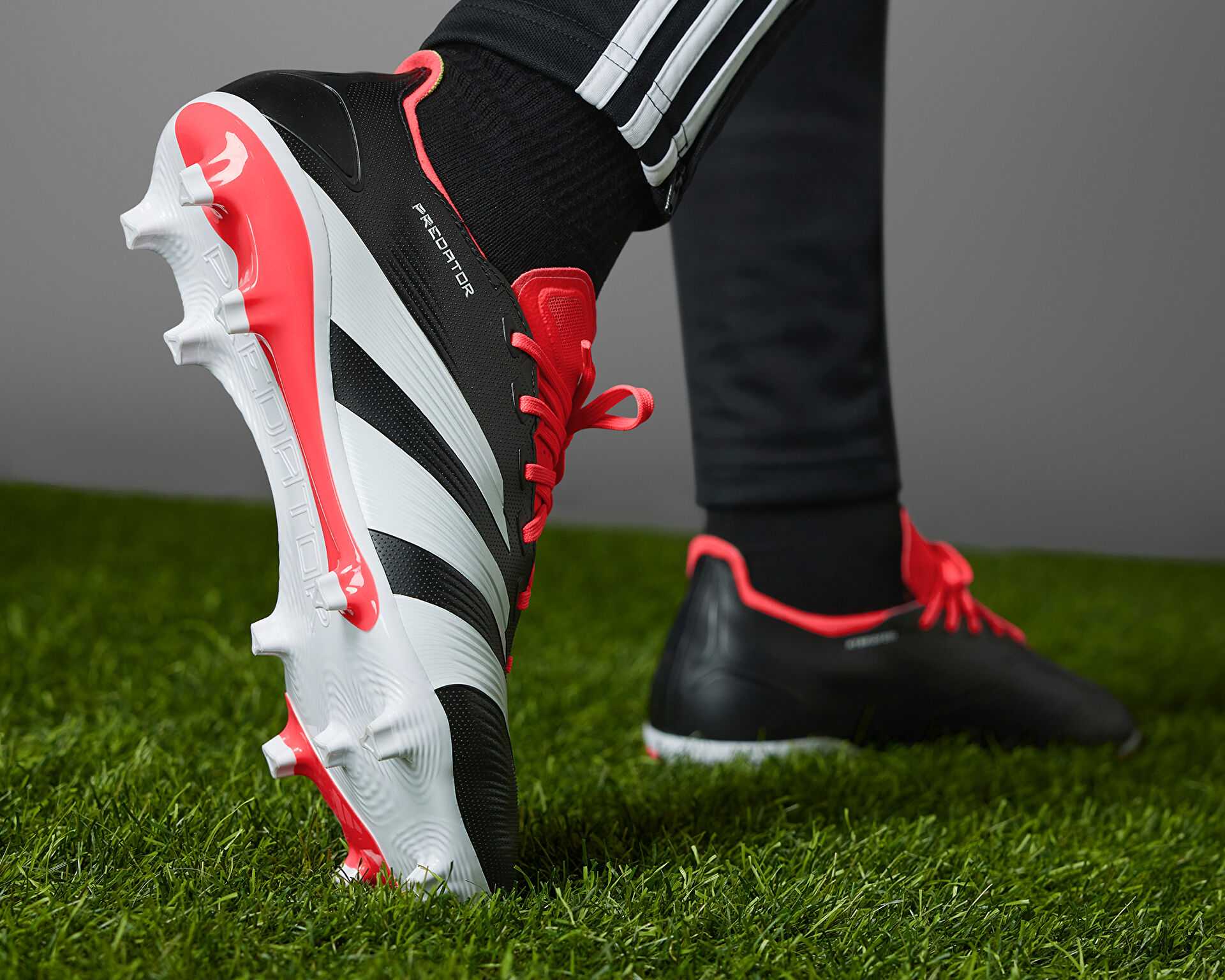کفش فوتبال چمن Predator League Fg