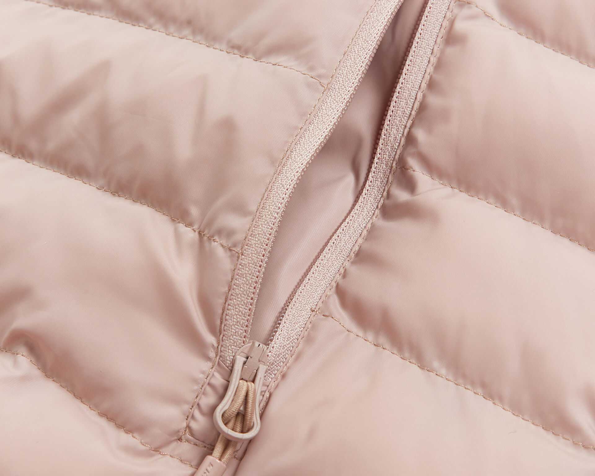جلیقه W Essential Vest