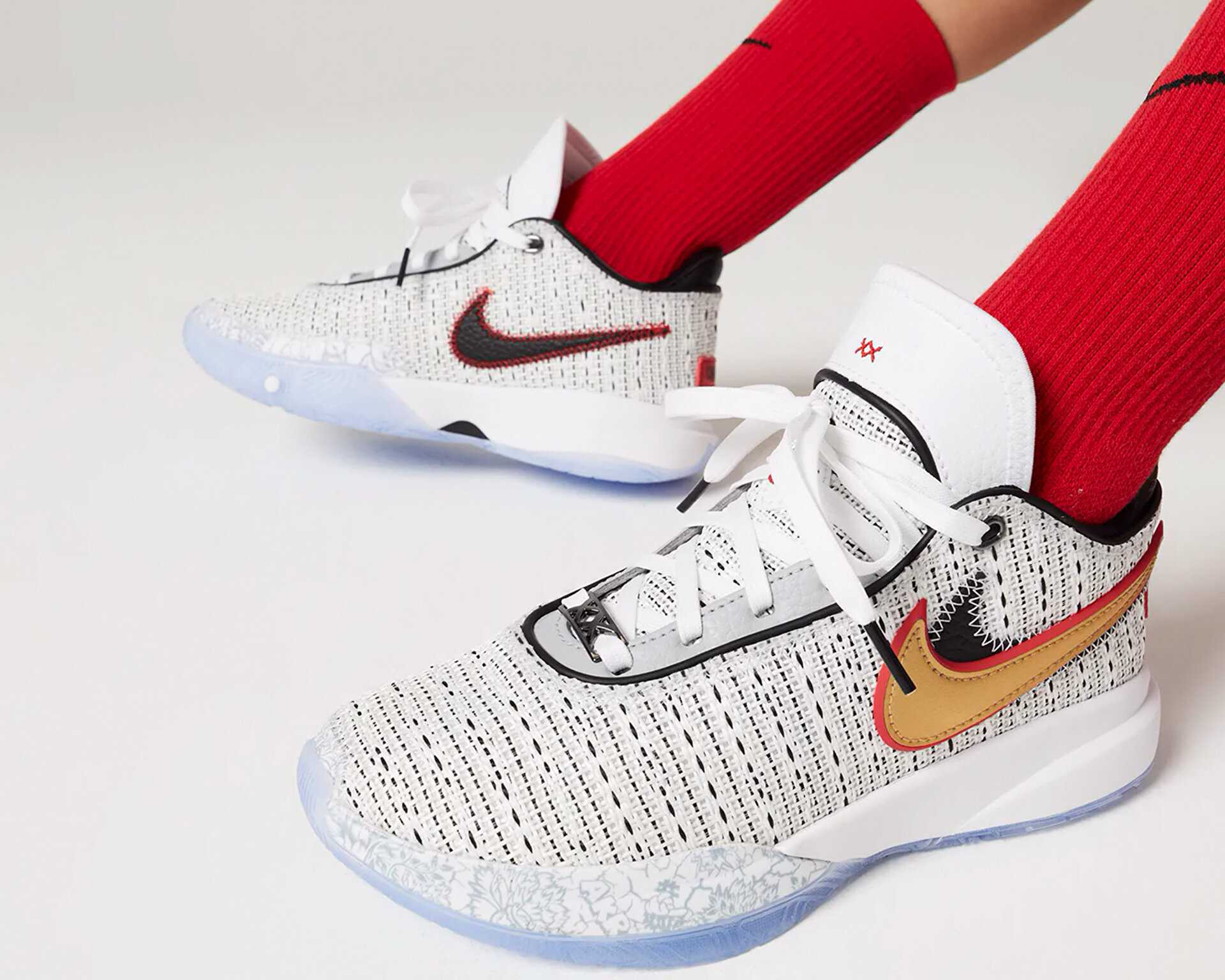 کفش بسکتبال جوانان Nike Lebron Xxı