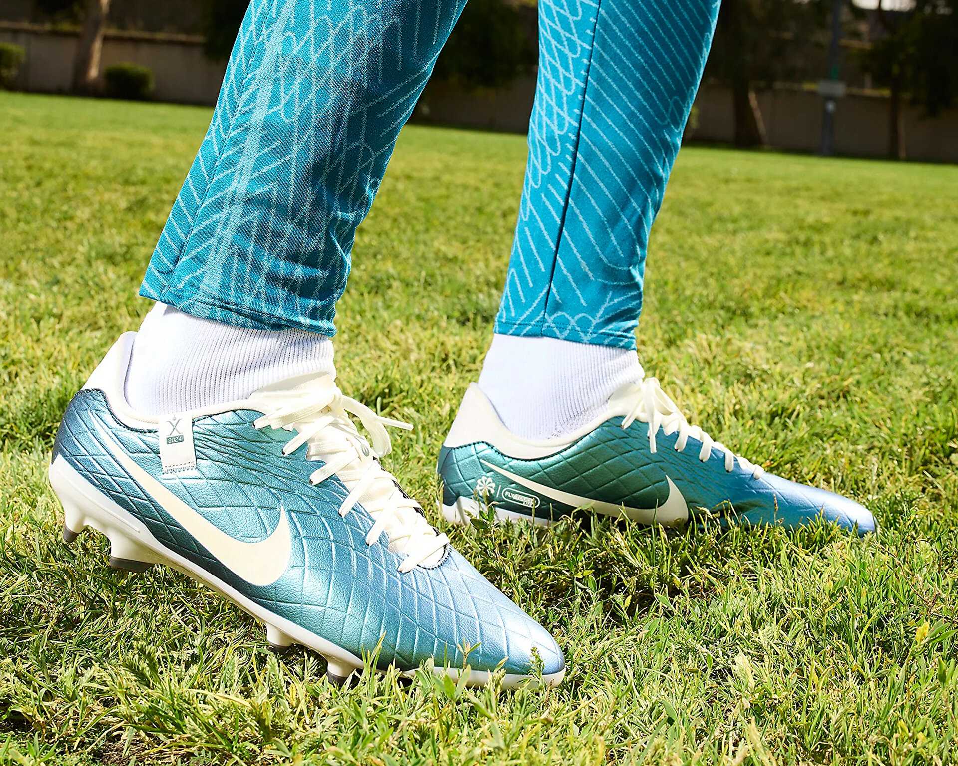 کفش فوتبال چمن جوان Jr Legend 10 Academy Fg/Mg