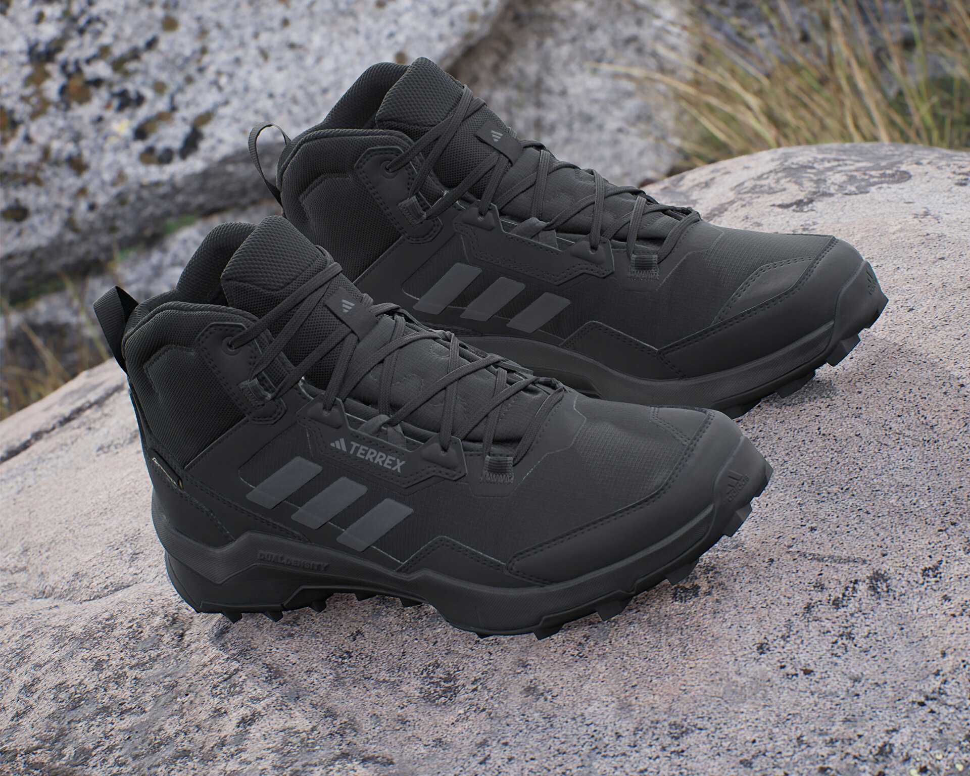 چکمه و کفش کوهنوردی Terrex Ax4 Mid Gtx W