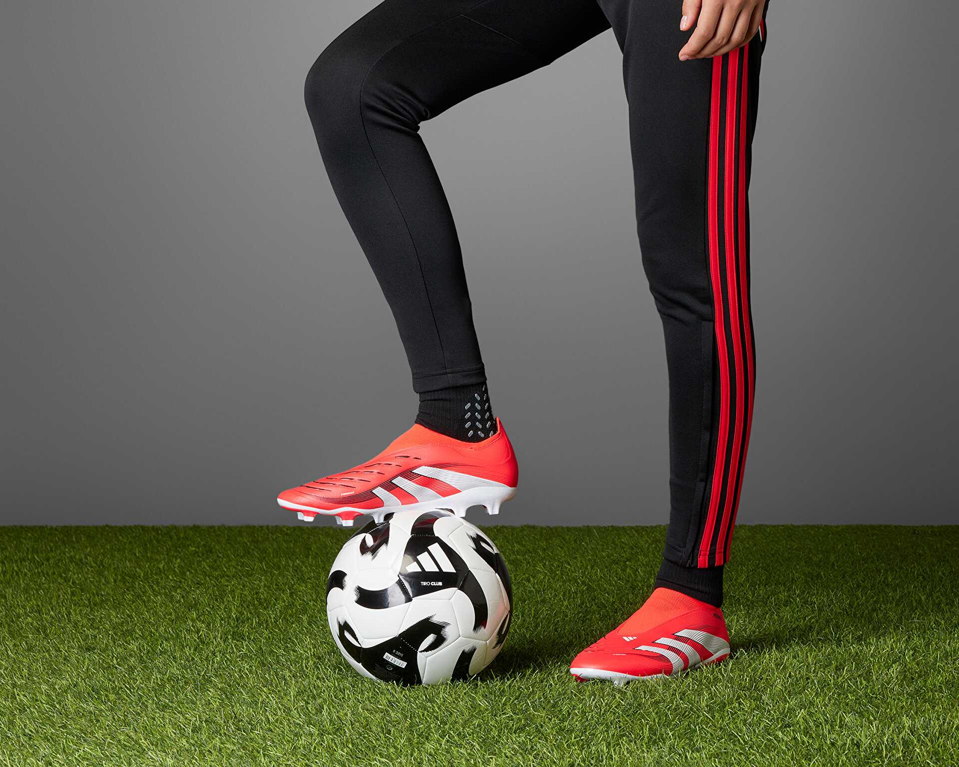 کفش فوتبال چمن جوان Predator League Fg J