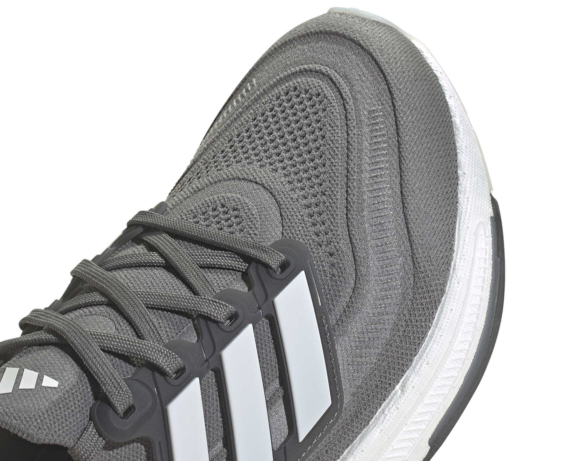 کفش دویدن Ultraboost 22