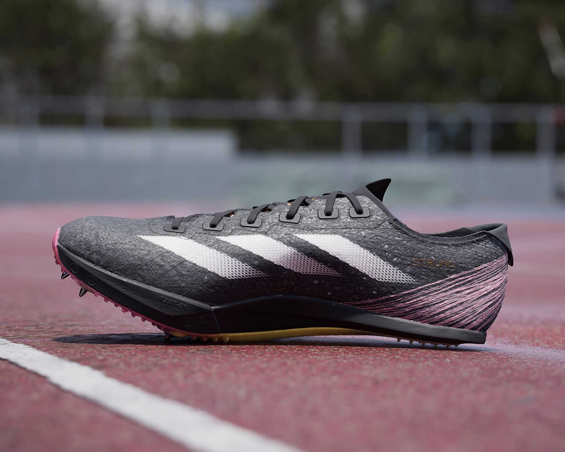 کفش دویدن میخ دار Adidas Adizero Finesse
