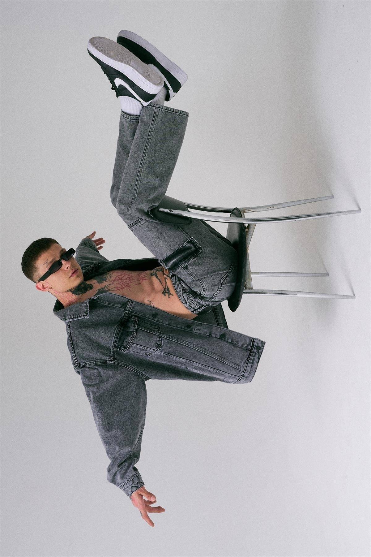 شلوار جین گشاد با جیبی باری آبی دریایی