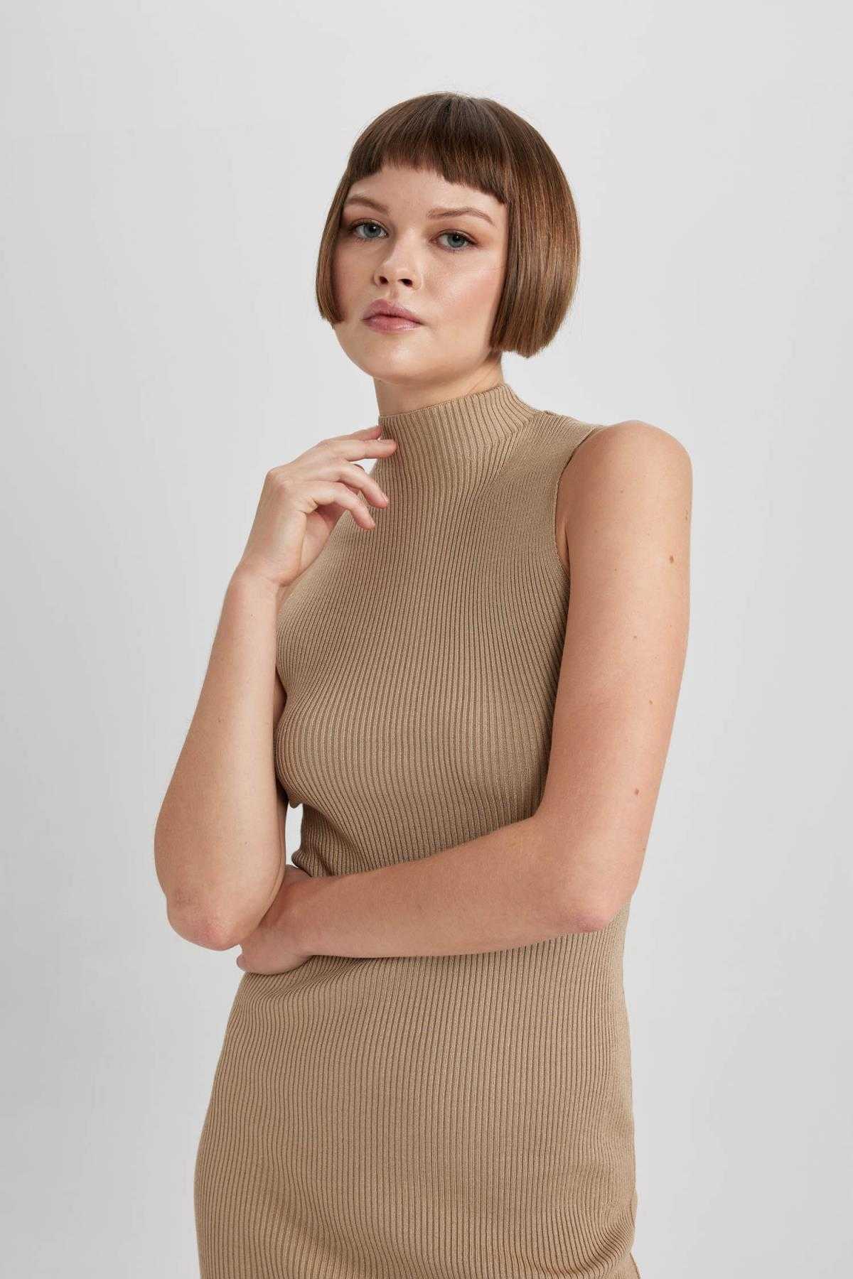 لباس آجدار بدون آستین نیم یقه یقه دار