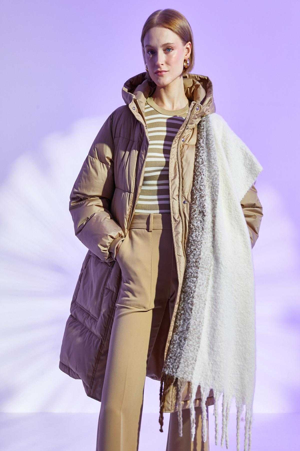 ژاکت پفی کلاهدار با جیب