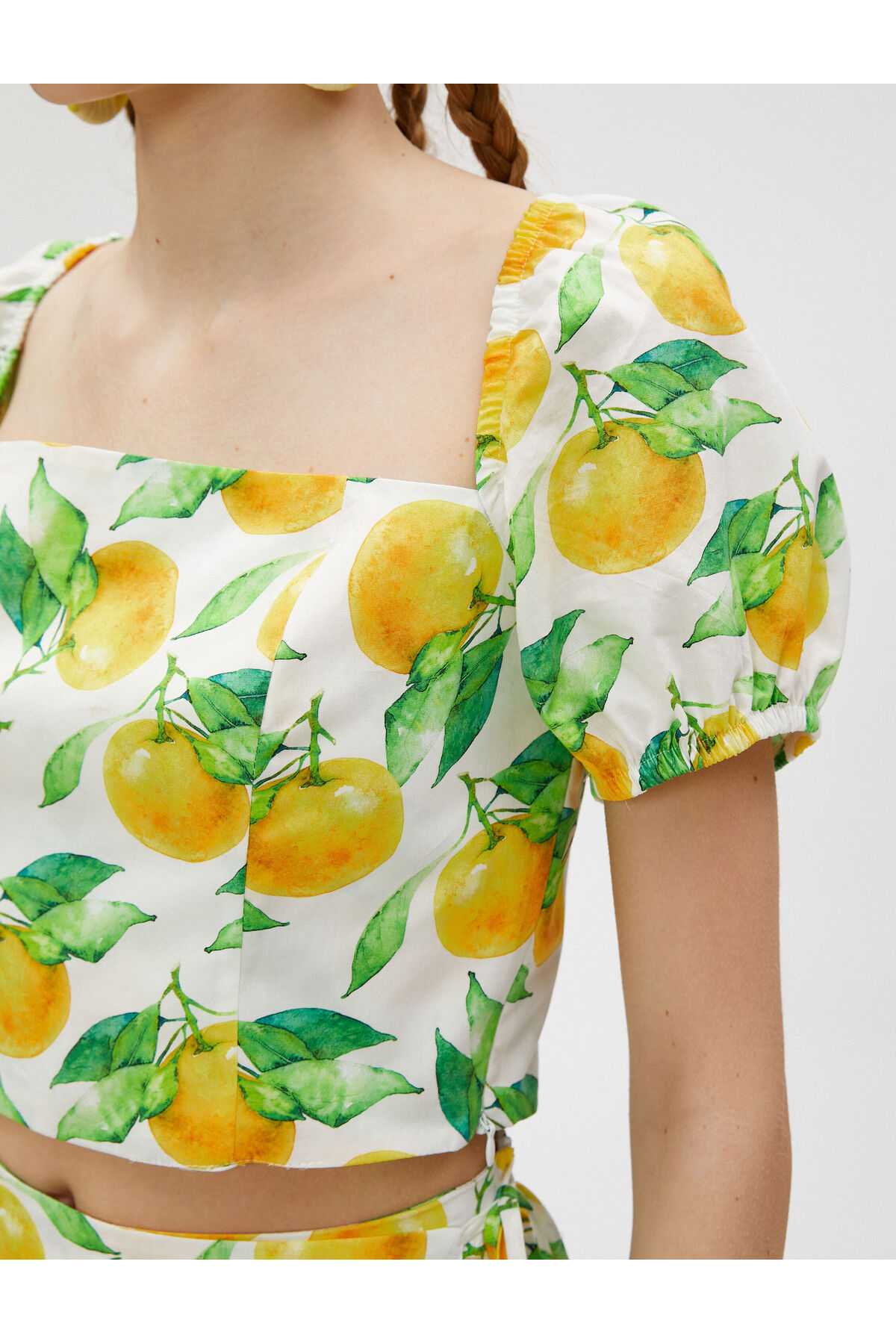 بلوز کوتاه آستین بادکنکی یقه مربعی چاپ شده نخی