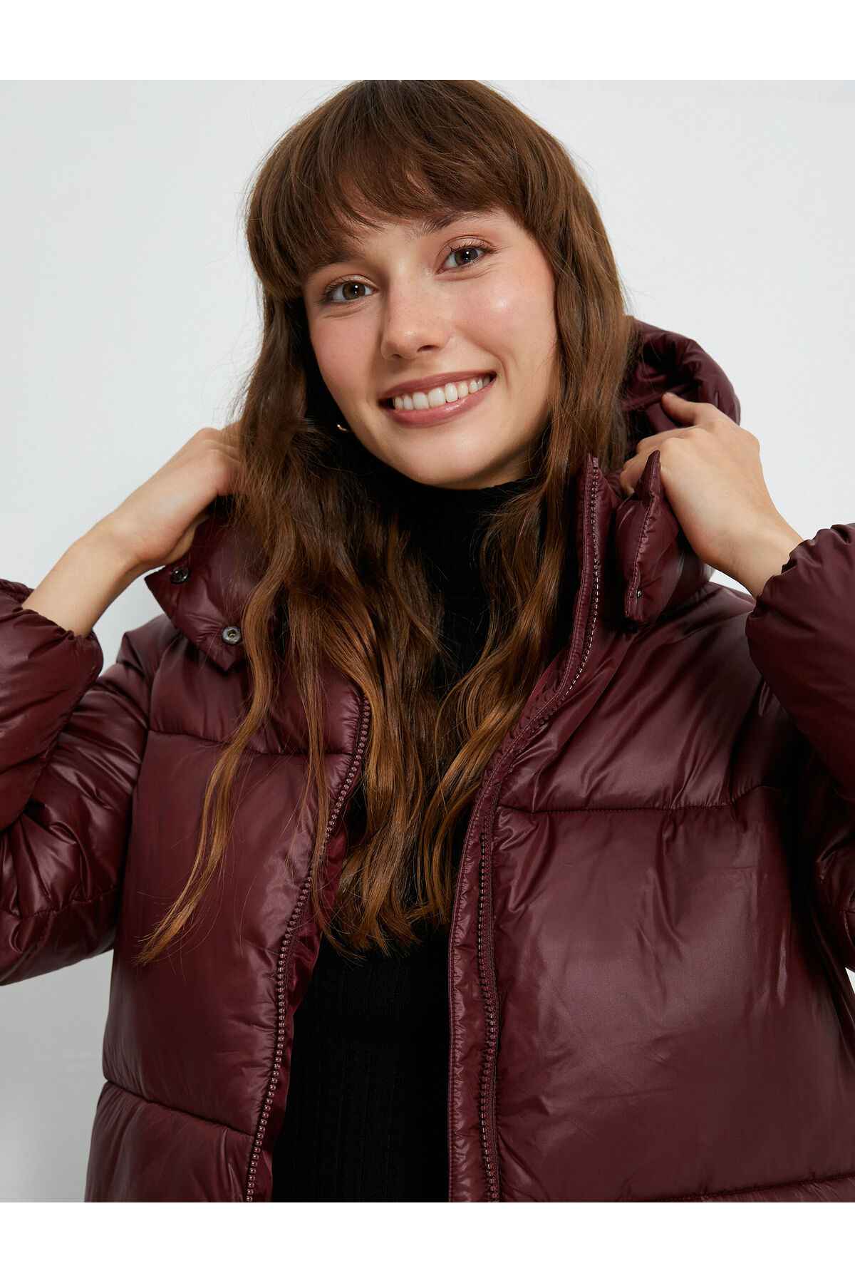 ژاکت پفی کوتاه با کلاه، زیپ، کمر الاستیک، جیب