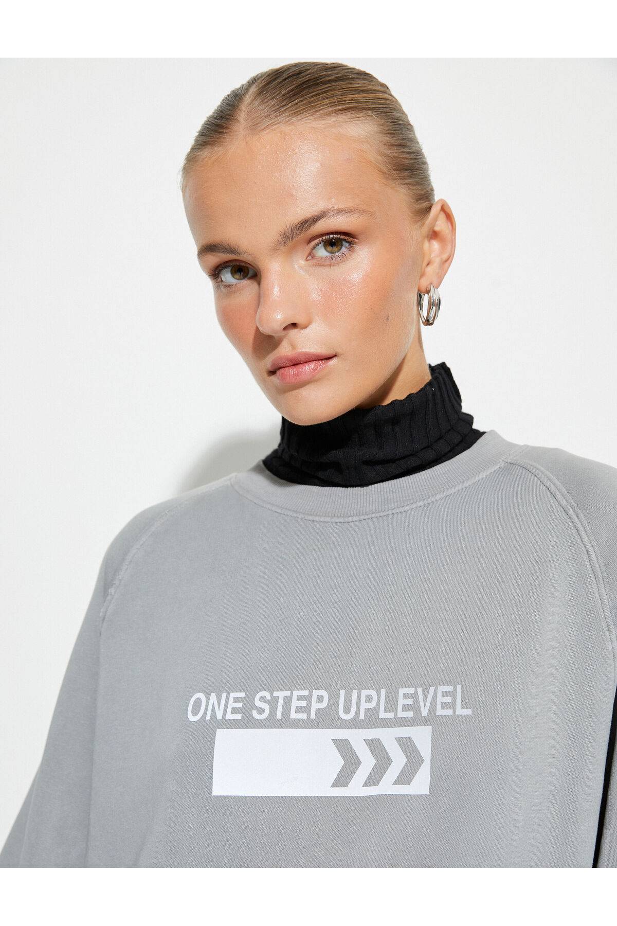 سویشرت یقه خدمه چاپ آجدار