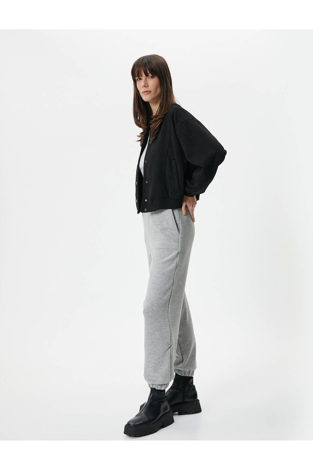 شلوار ورزشی Jogger با کمر الاستیک و جزئیات جیب