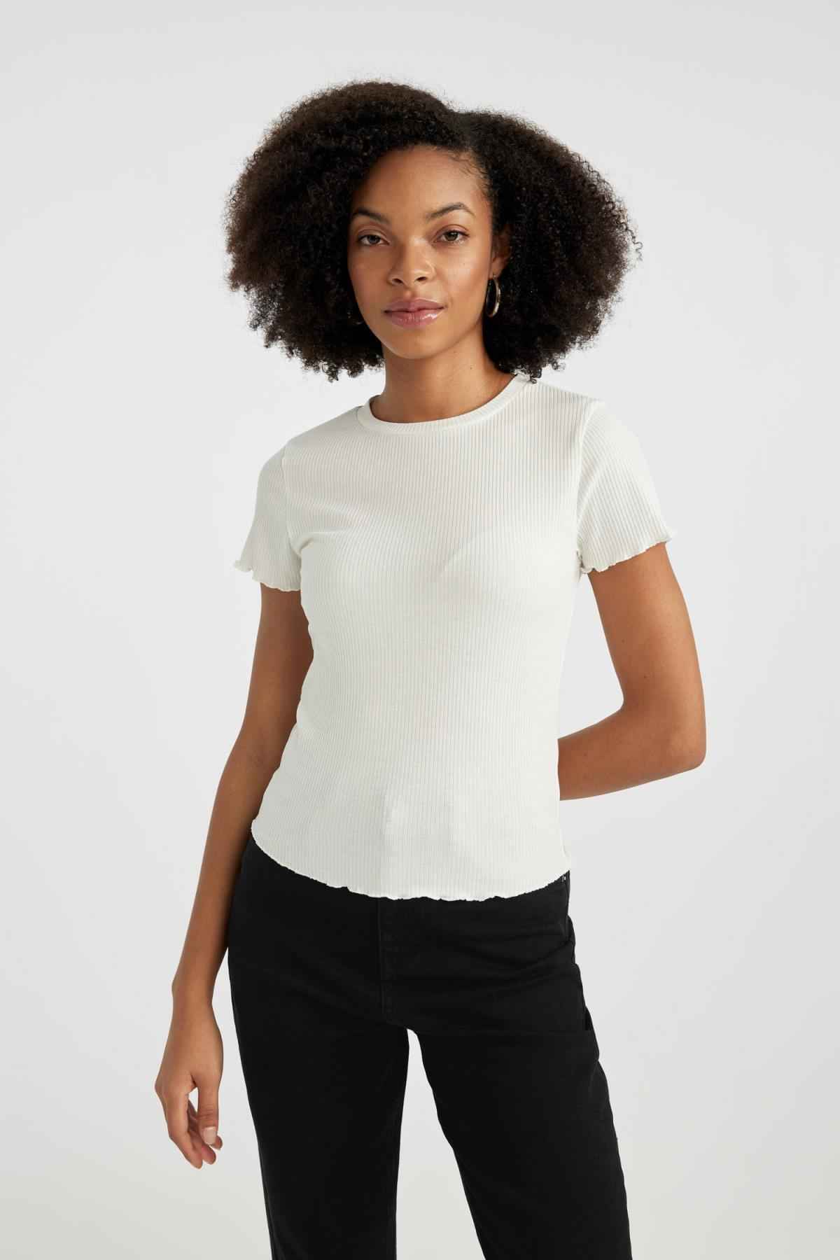 تیشرت آستین کوتاه یقه خدمه