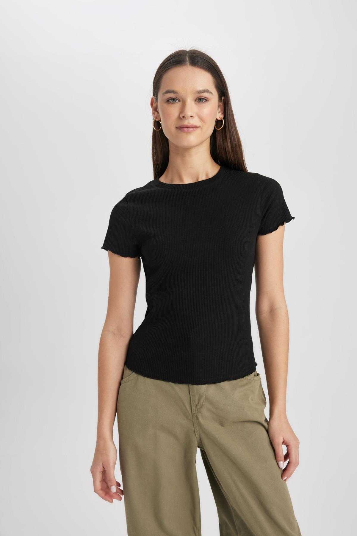 تیشرت آستین کوتاه یقه خدمه