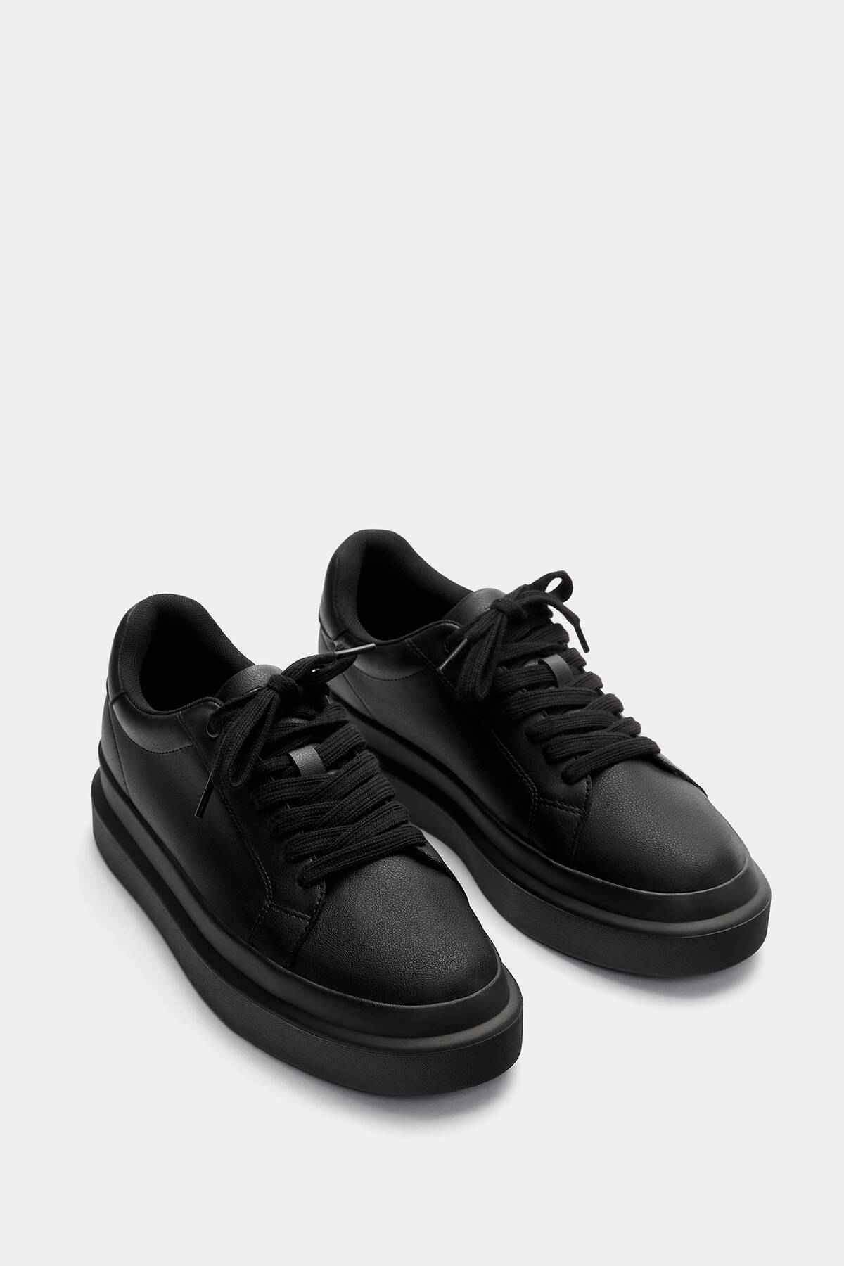 کفش کتانی با کف ضخیم