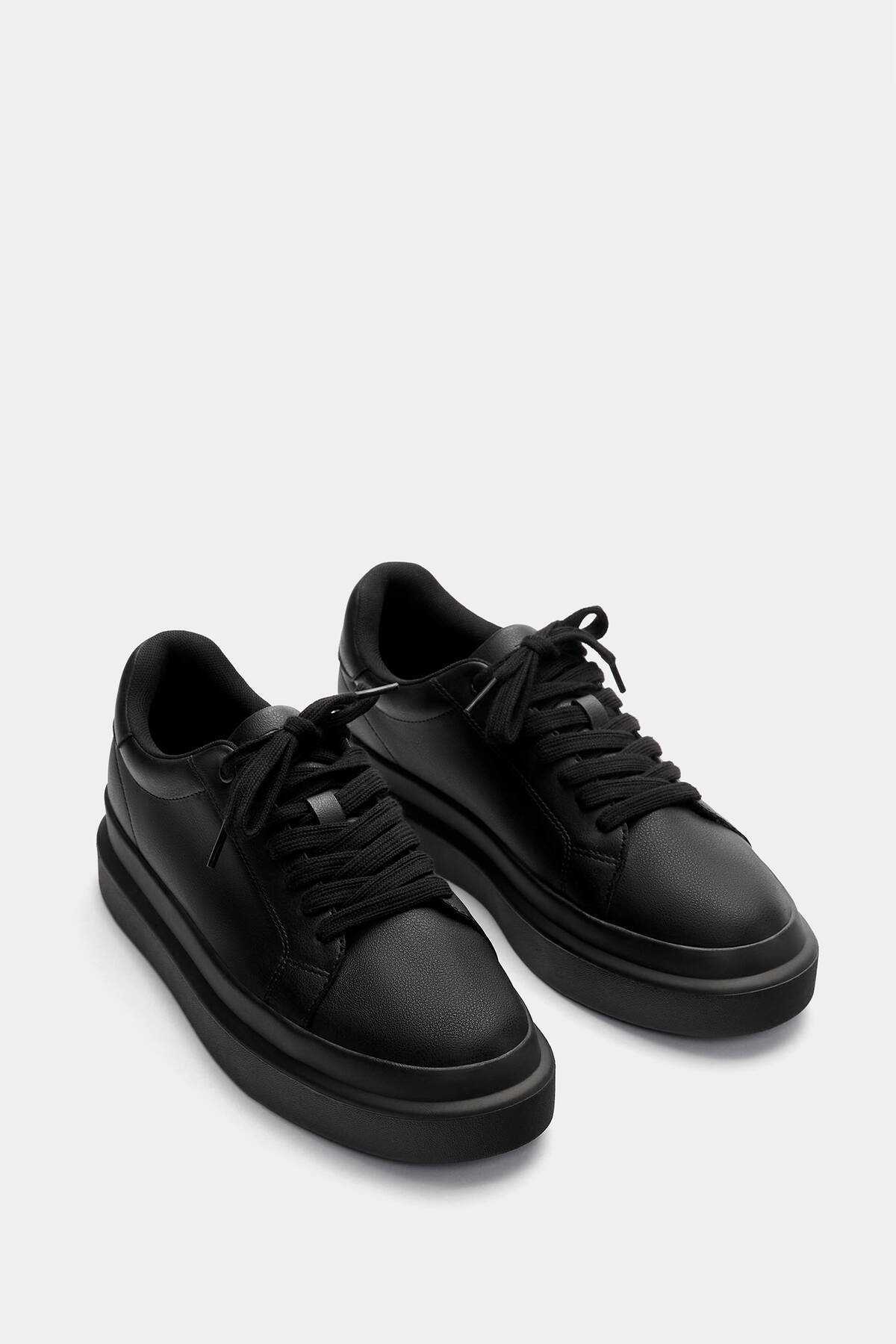 کفش کتانی با کف ضخیم