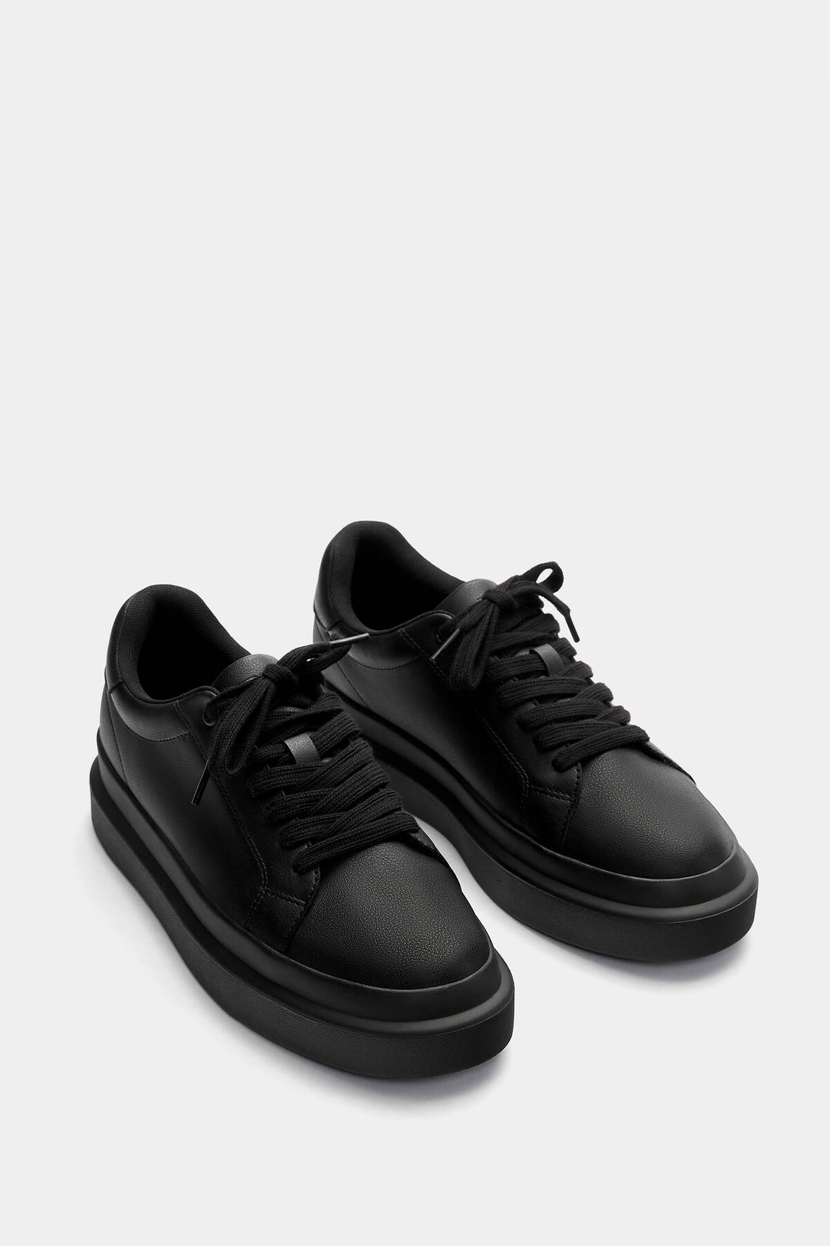 کفش کتانی با کف ضخیم