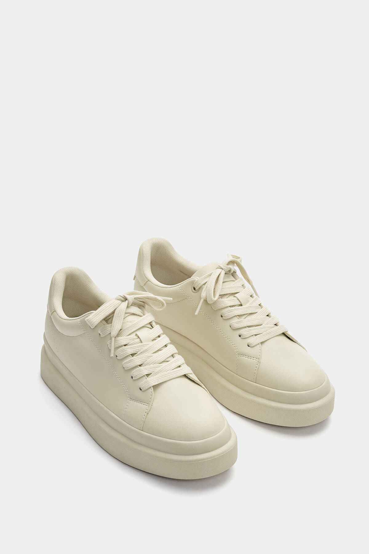 کفش کتانی با کف ضخیم