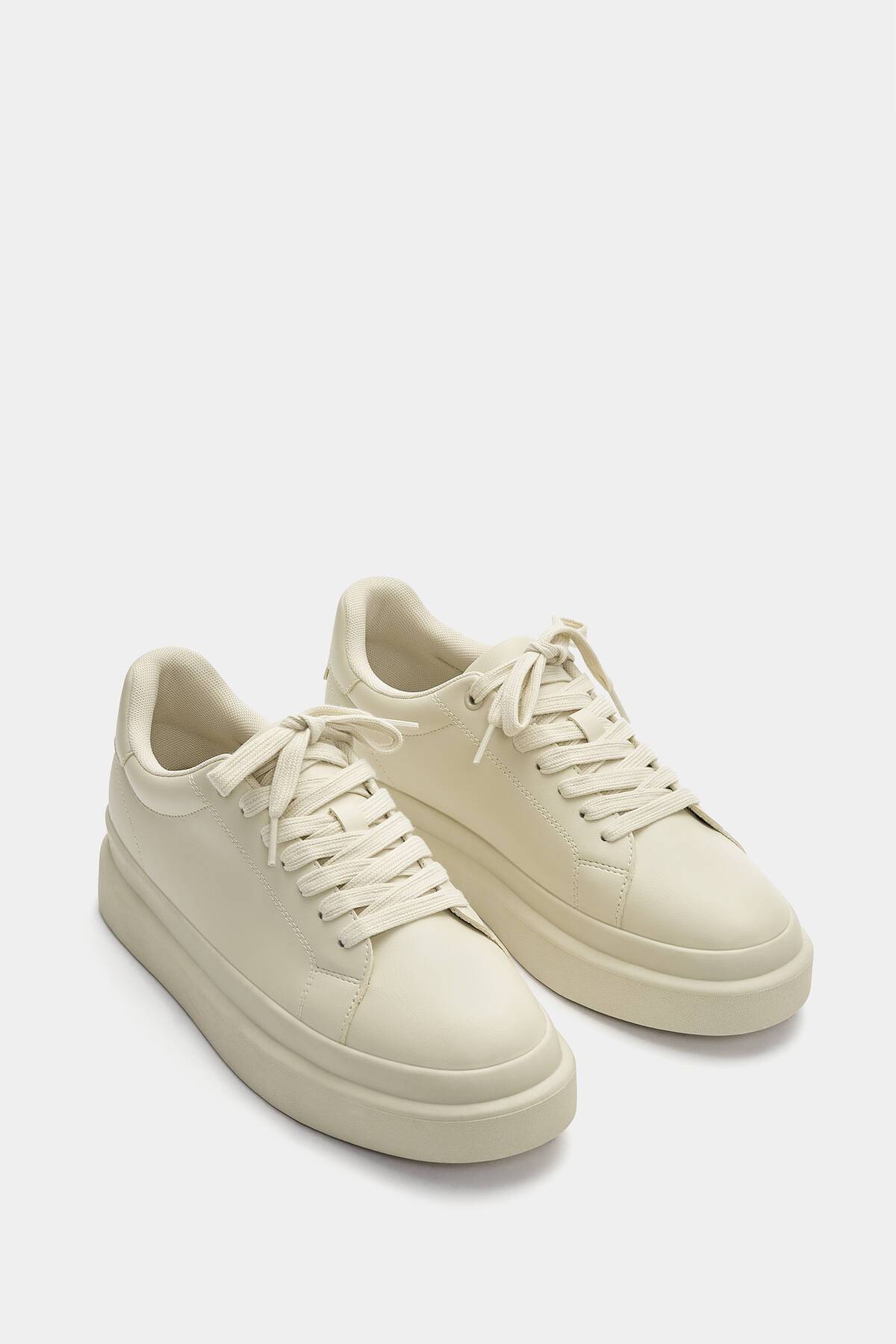 کفش کتانی با کف ضخیم