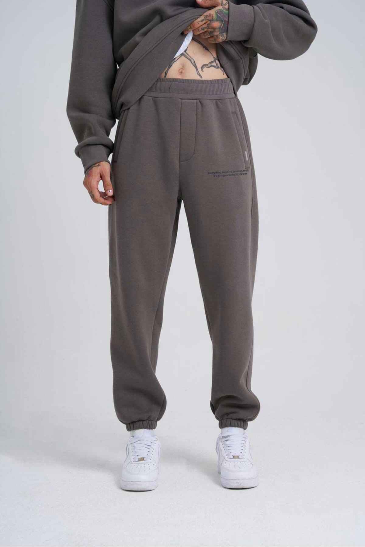 مردانه شلوار گرمکن خاکستری چاپ شده خود را دنبال کنید