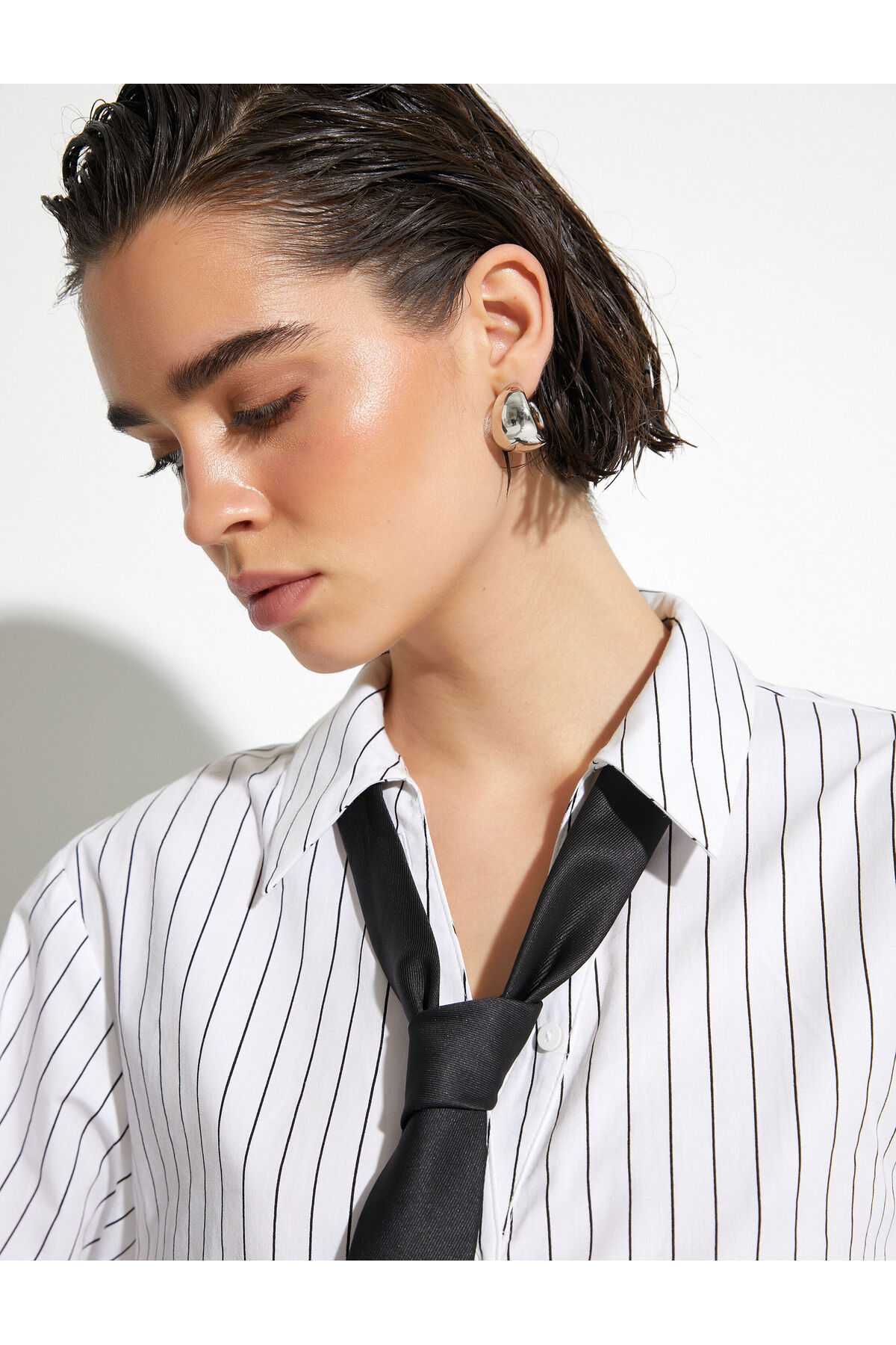 پیراهن برش آستین بلند یقه کلاسیک دکمه دار