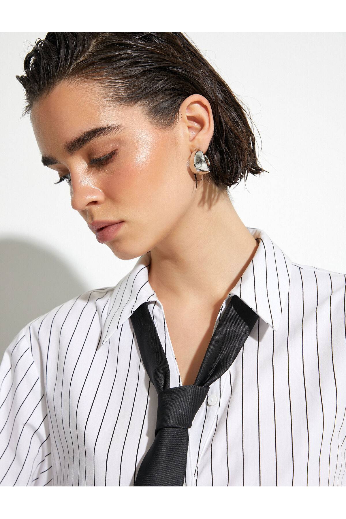 پیراهن برش آستین بلند یقه کلاسیک دکمه دار