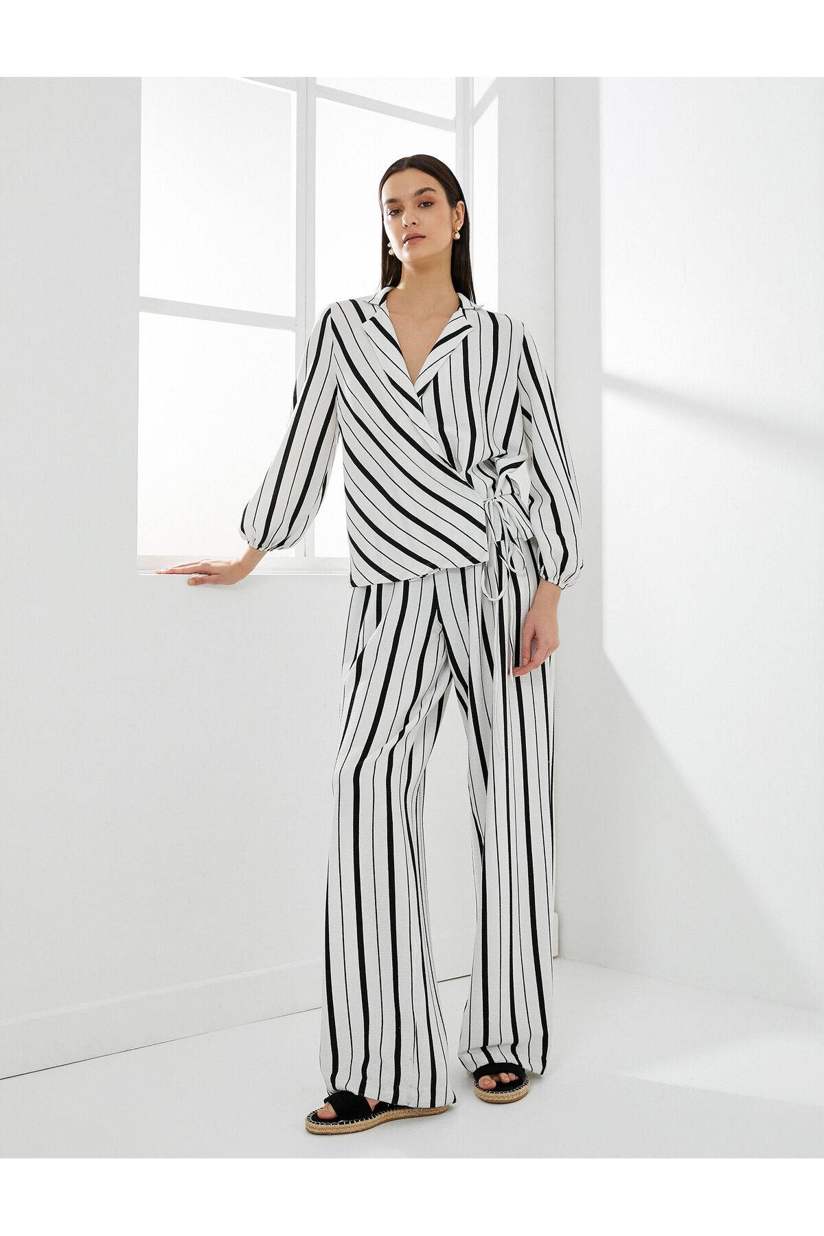 شلوار گشاد برش کمر بلند با بافت