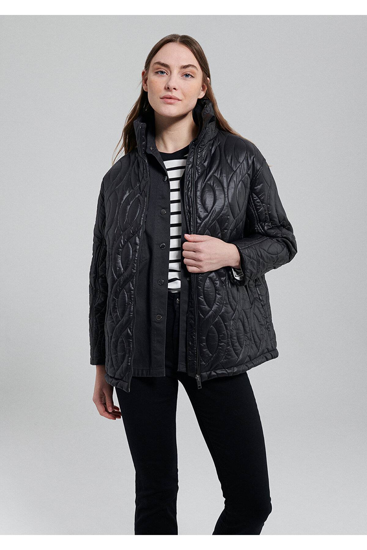 ژاکت مشکی لحافی Oversize / Wide Cut -900