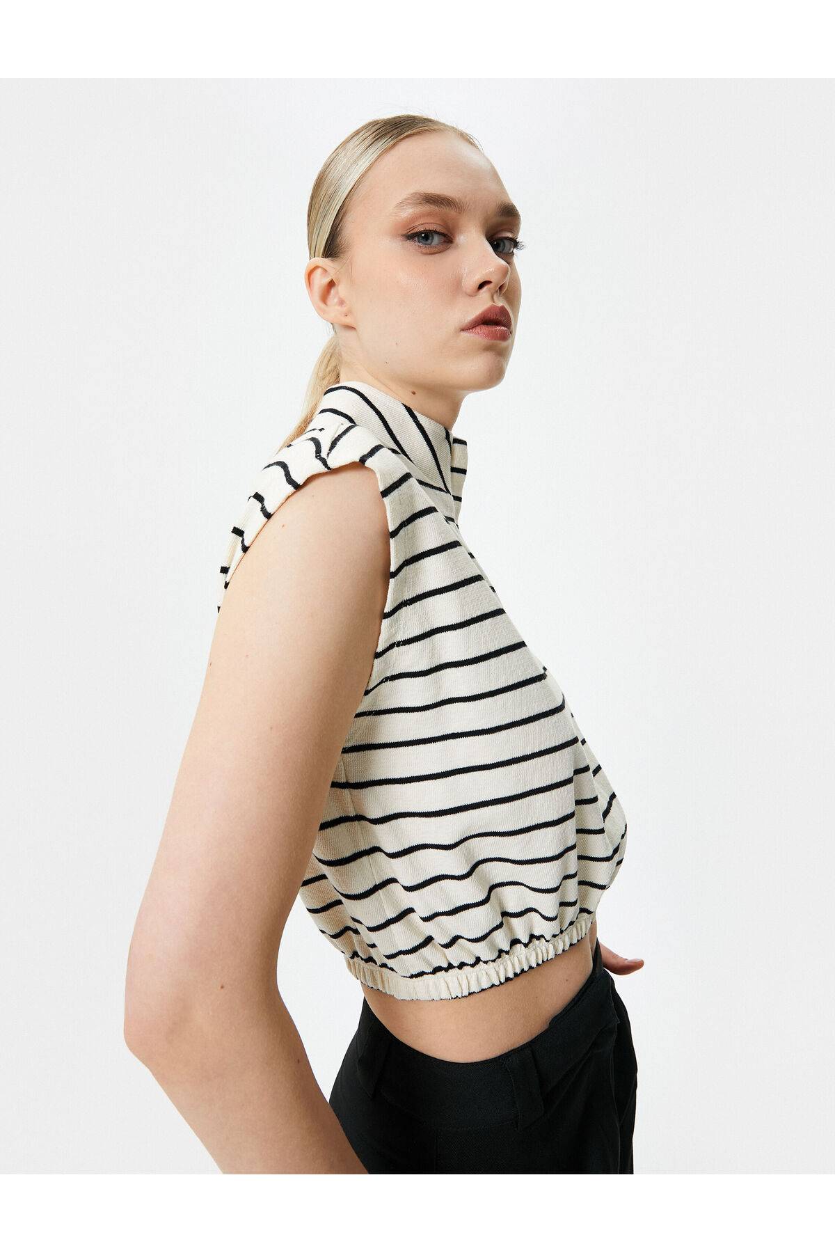 سویشرت بدون آستین یقه بلند نیم زیپ