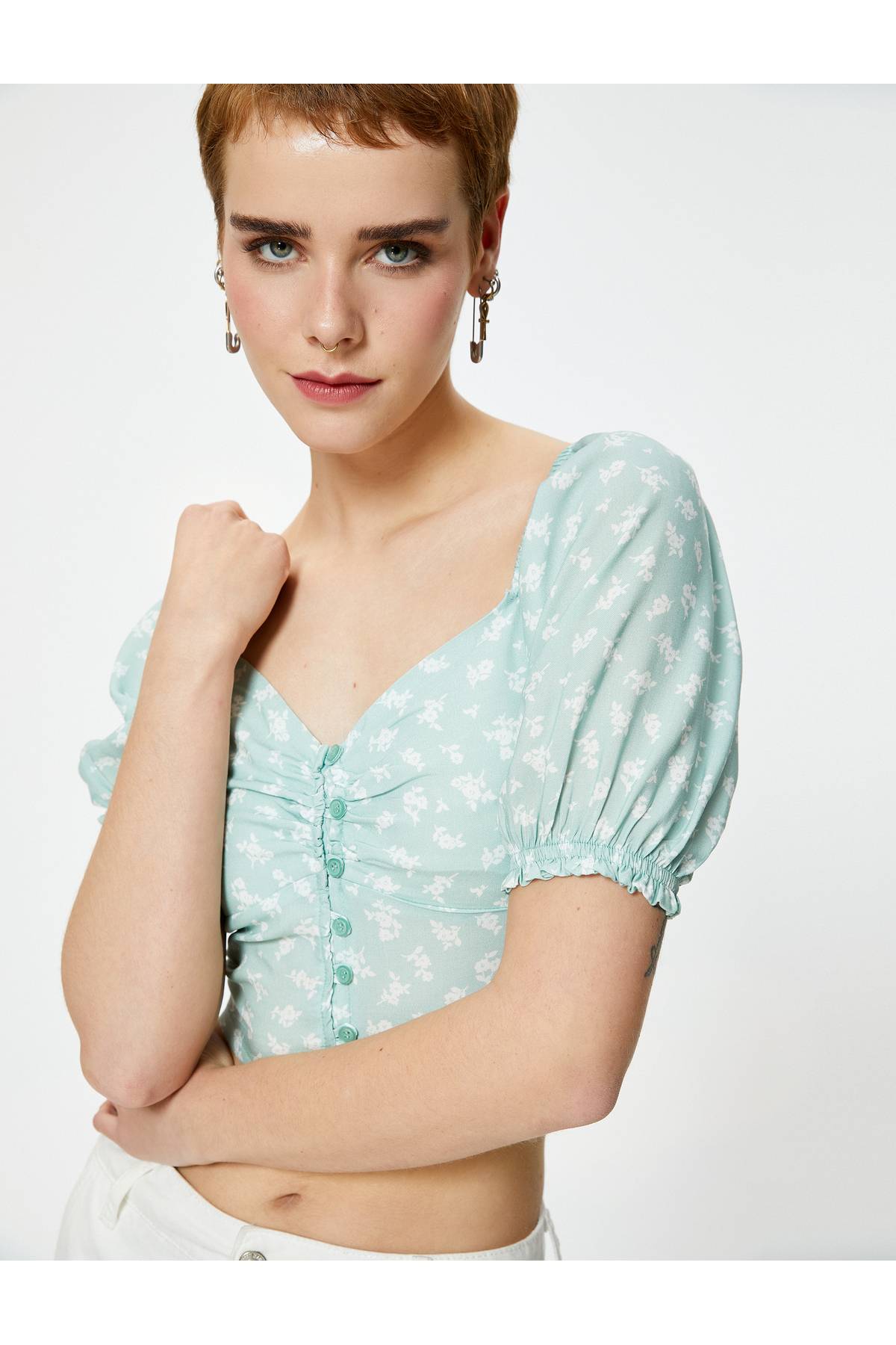 بلوز بلوز آستین بادکنکی با دکمه های گلدار V یقه پارچه ویسکوز