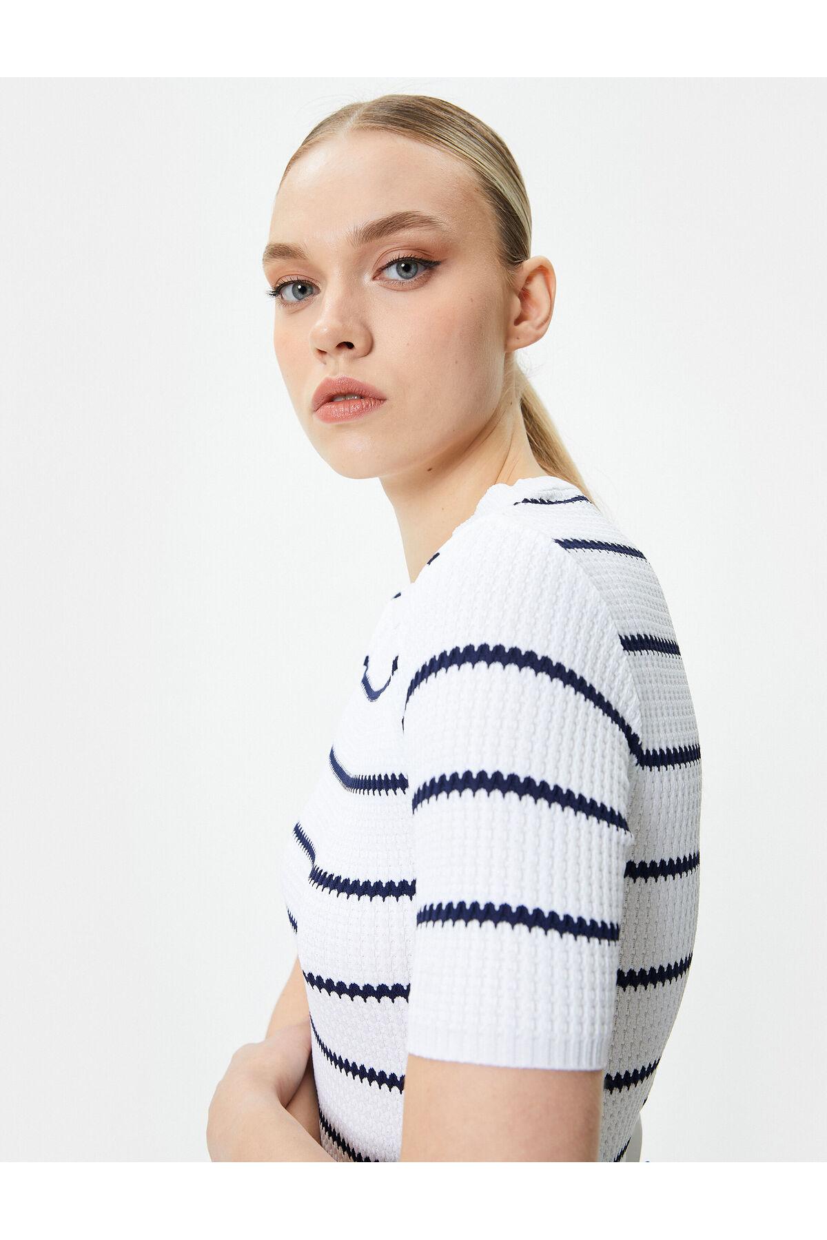 ژاکت بافتنی یقه آستین کوتاه ژاکارد