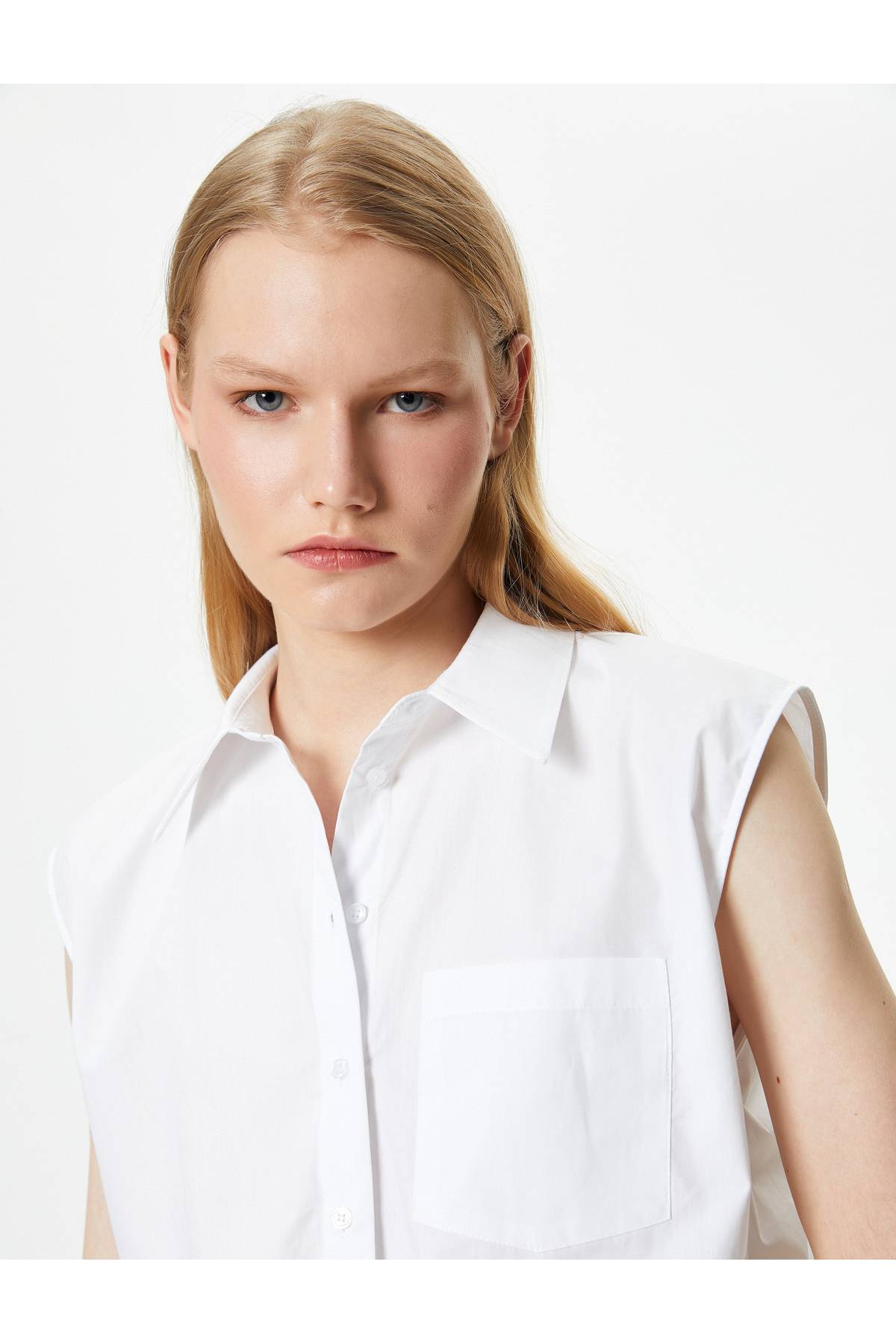 پیراهن کوتاه آستین کوتاه با جیب با جزئیات نخی