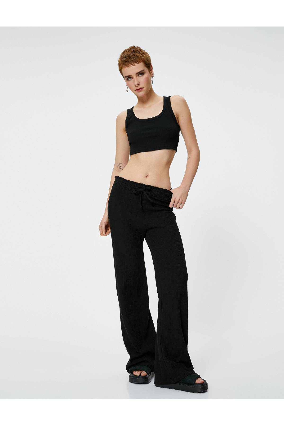 شلوار گشاد کمر کش کش راحت مناسب با بافت نخی