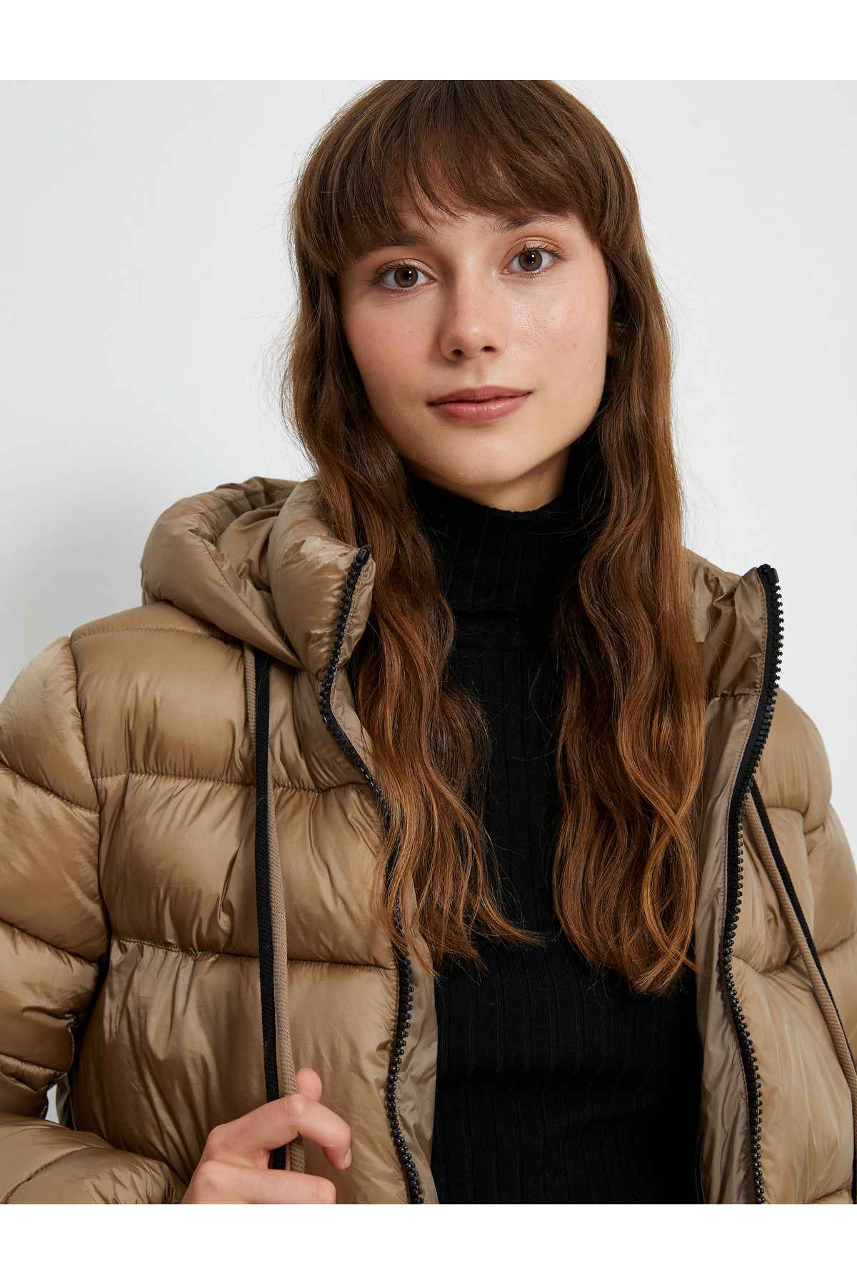 ژاکت پفی با جزئیات جیب زیپ دار