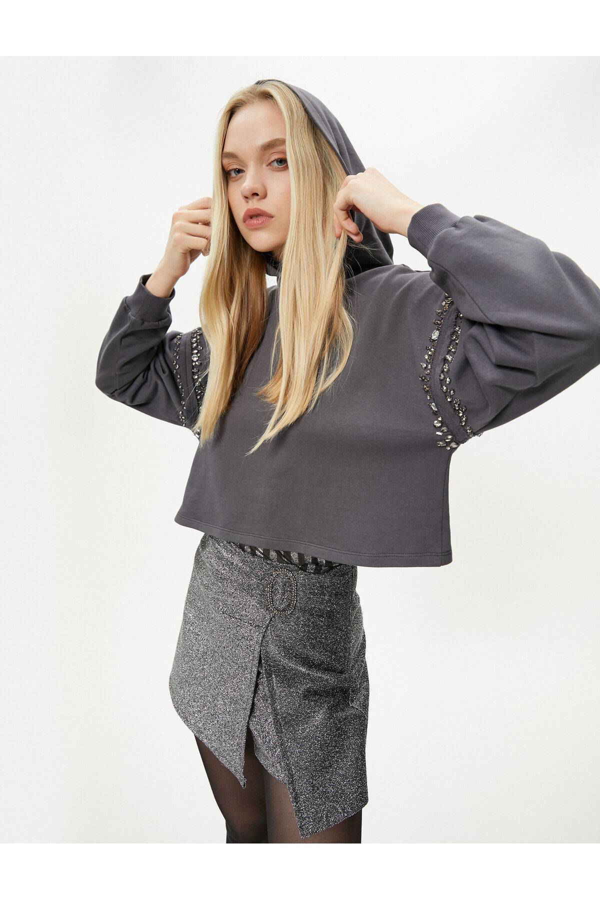 آستین سویشرت کلاهدار با سنگ دوزی براق - مجموعه دست ساز