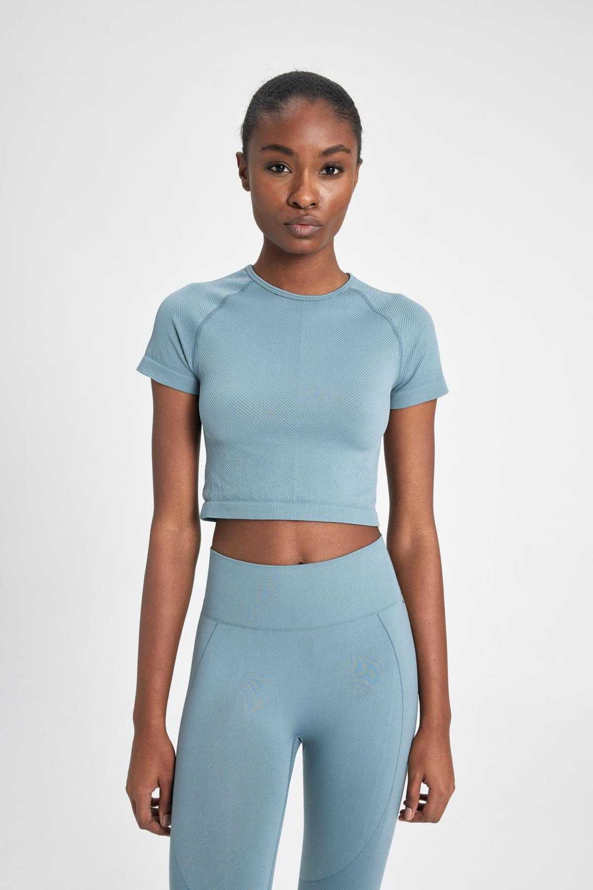 تیشرت آستین کوتاه اسپرت یقه کروپ تاپ DeFactoFit