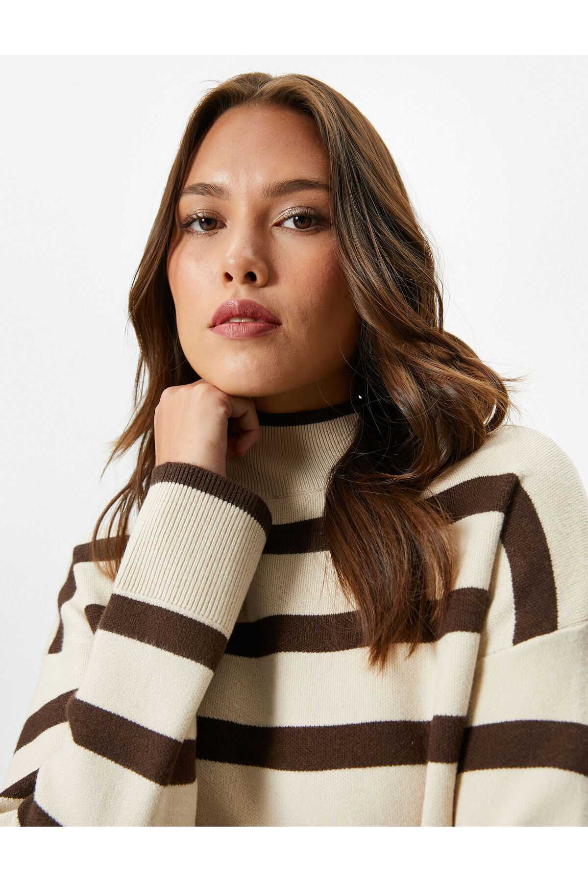 ژاکت بافتنی بزرگ نیم یقه