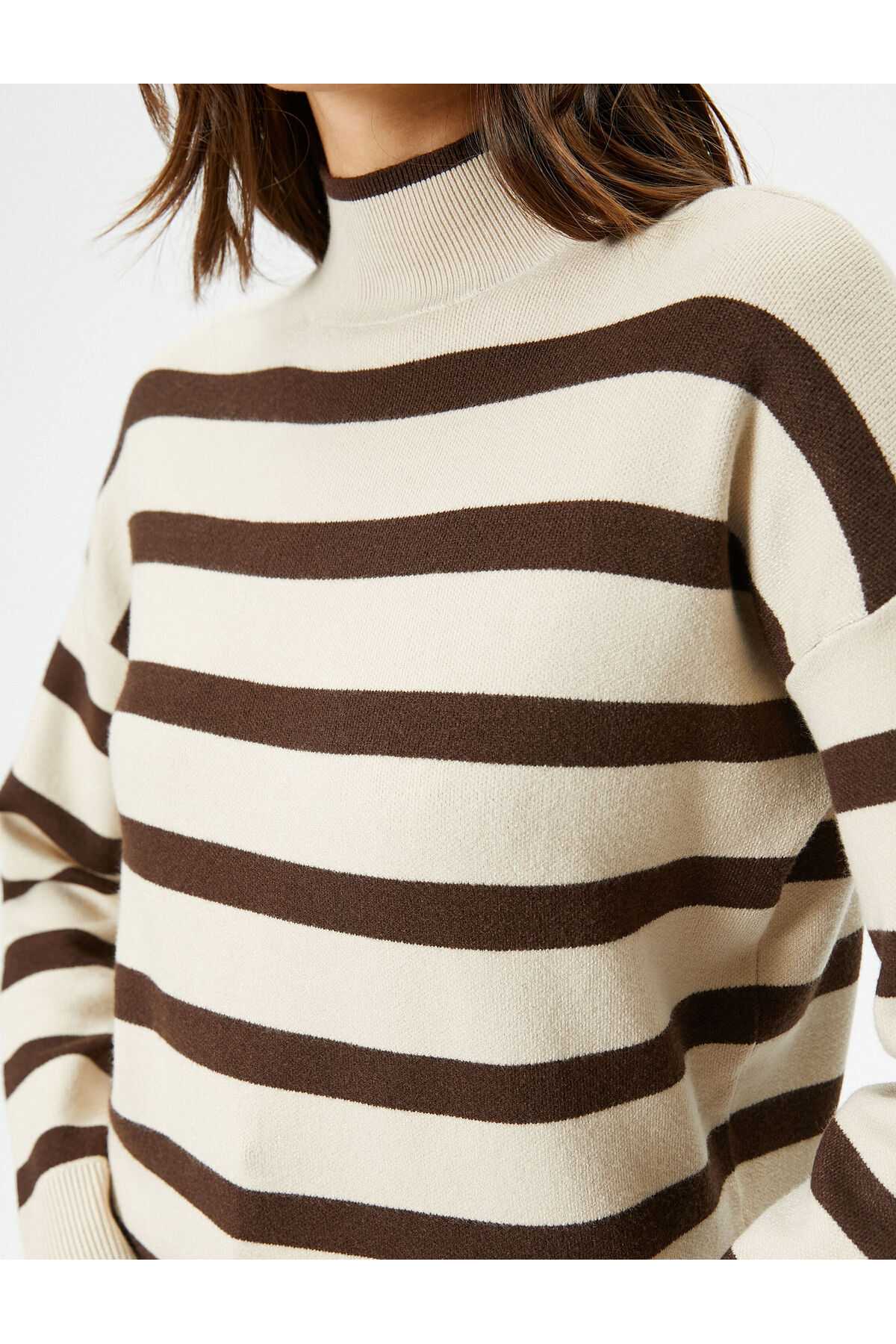 ژاکت بافتنی بزرگ نیم یقه