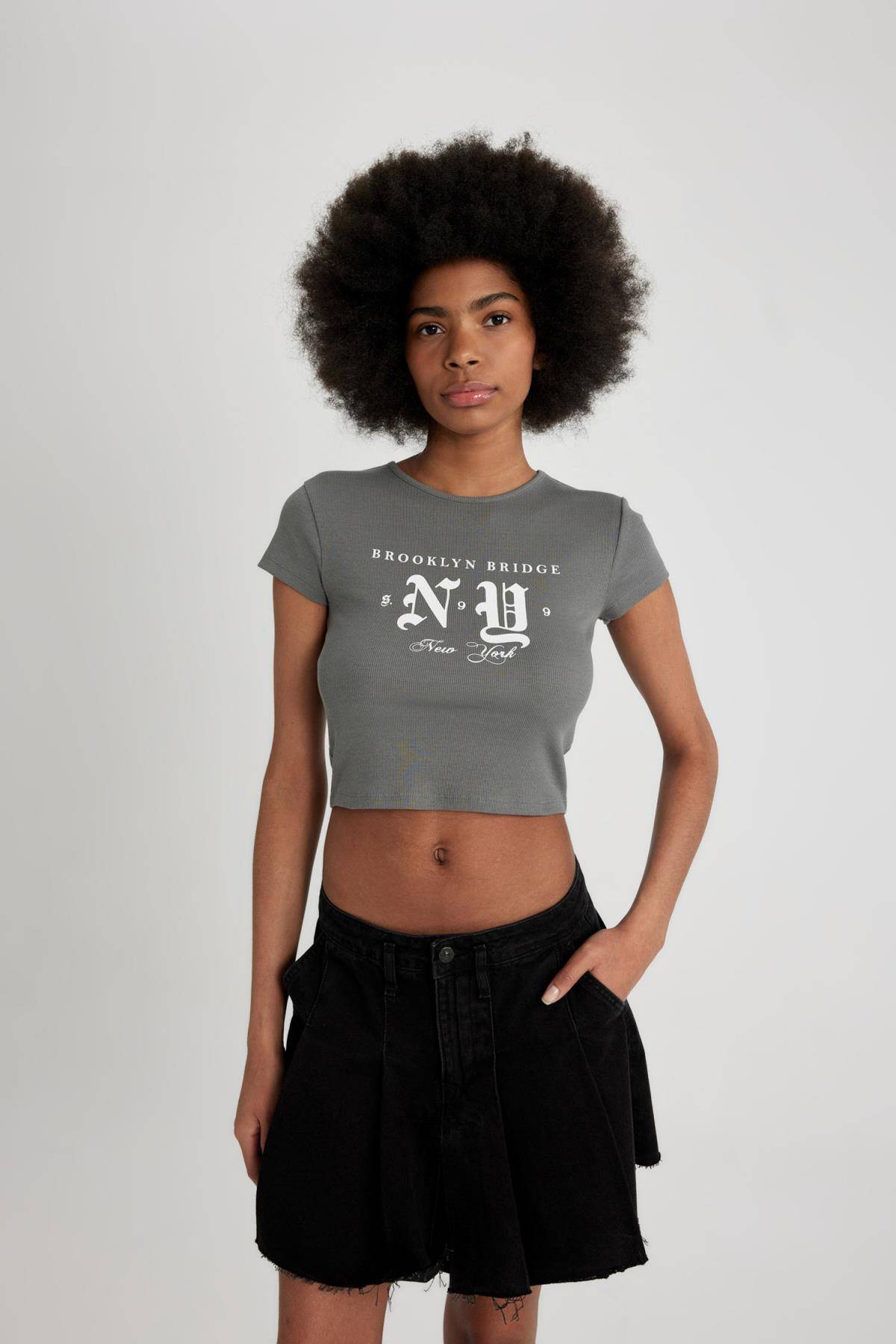 تیشرت آستین کوتاه چاپ شده با یقه خدمه