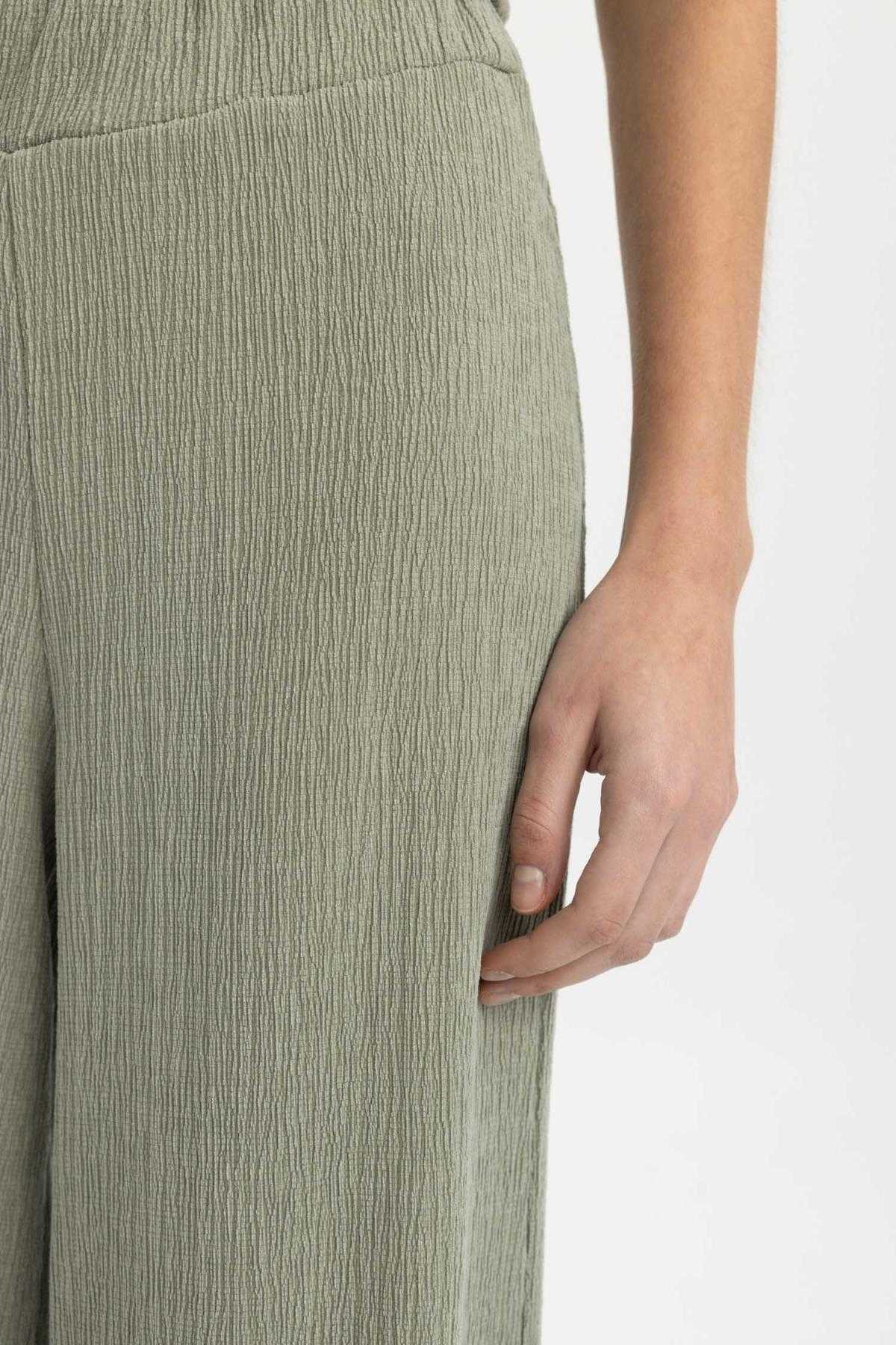 شلوار میدی چروکدار کمر صاف با ساق گشاد